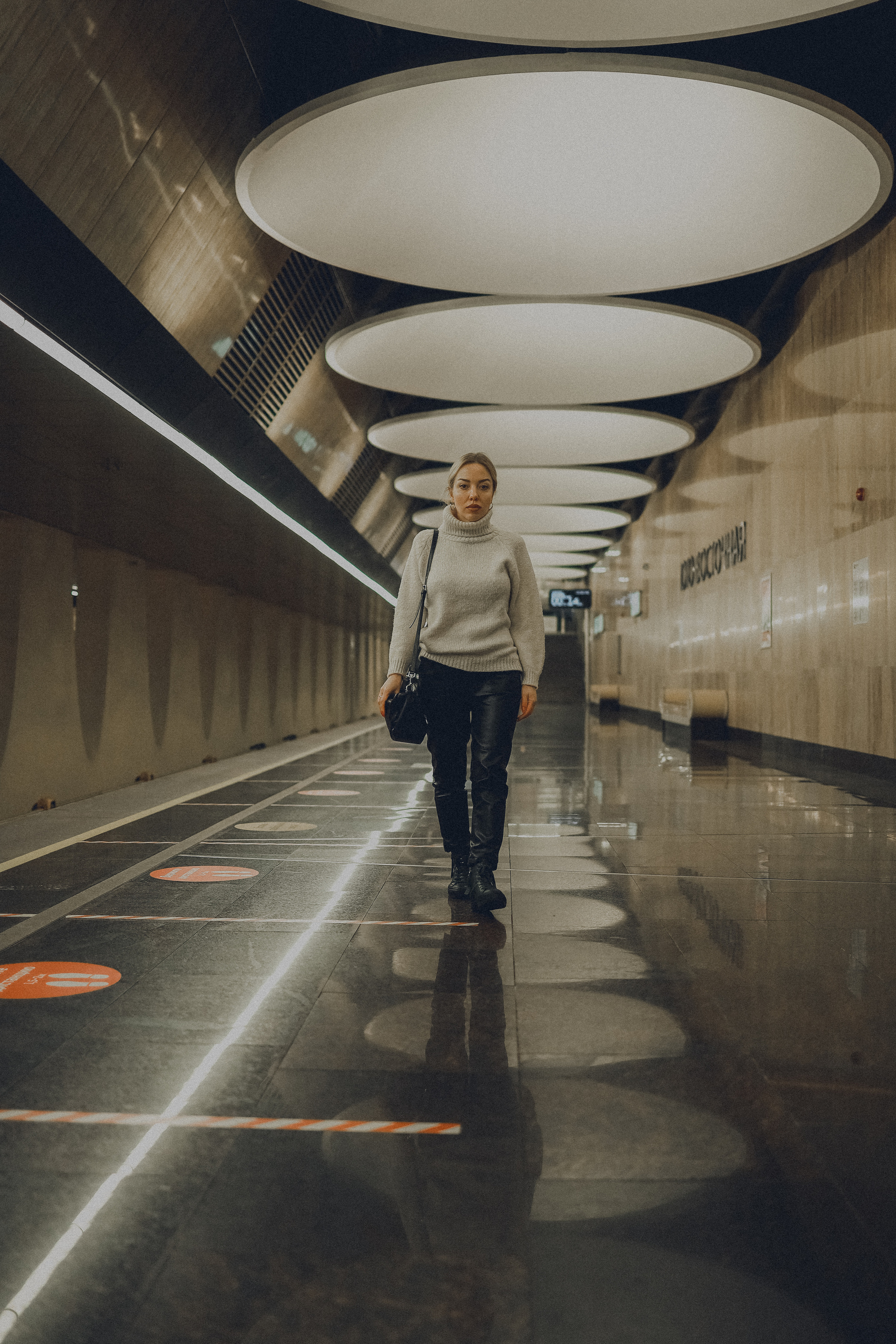 Натали, съемка в метро. Ангелина Богданова, междисциплинарная художница