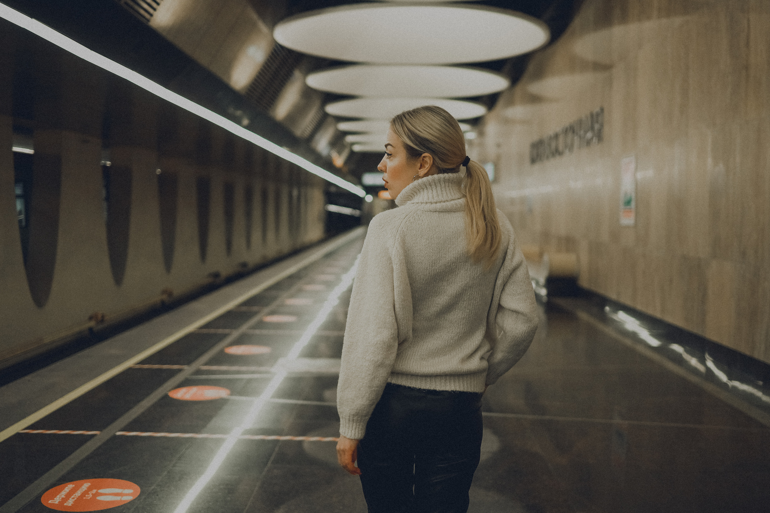 Натали, съемка в метро. Ангелина Богданова, междисциплинарная художница