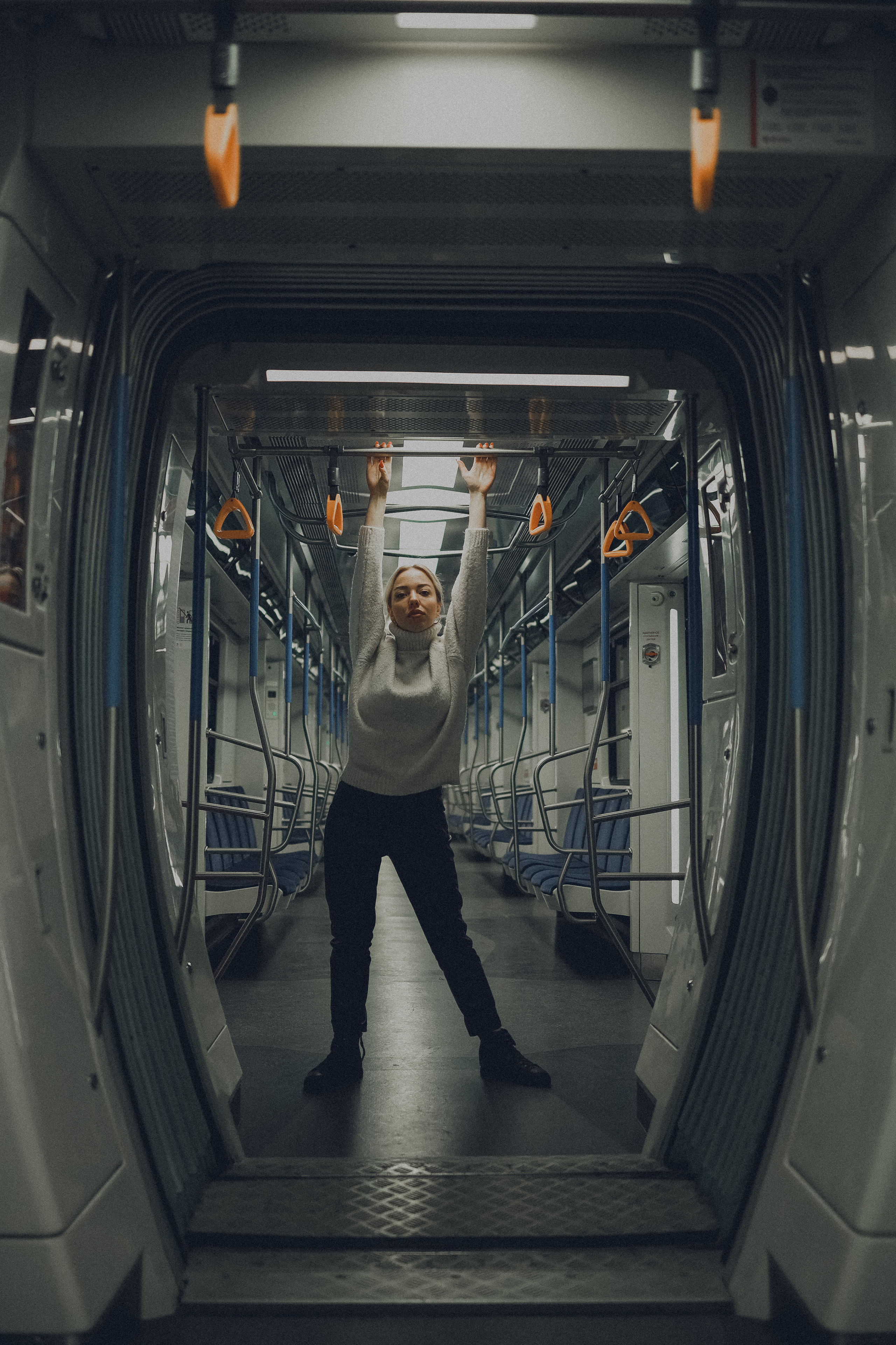 Натали, съемка в метро. Ангелина Богданова, междисциплинарная художница