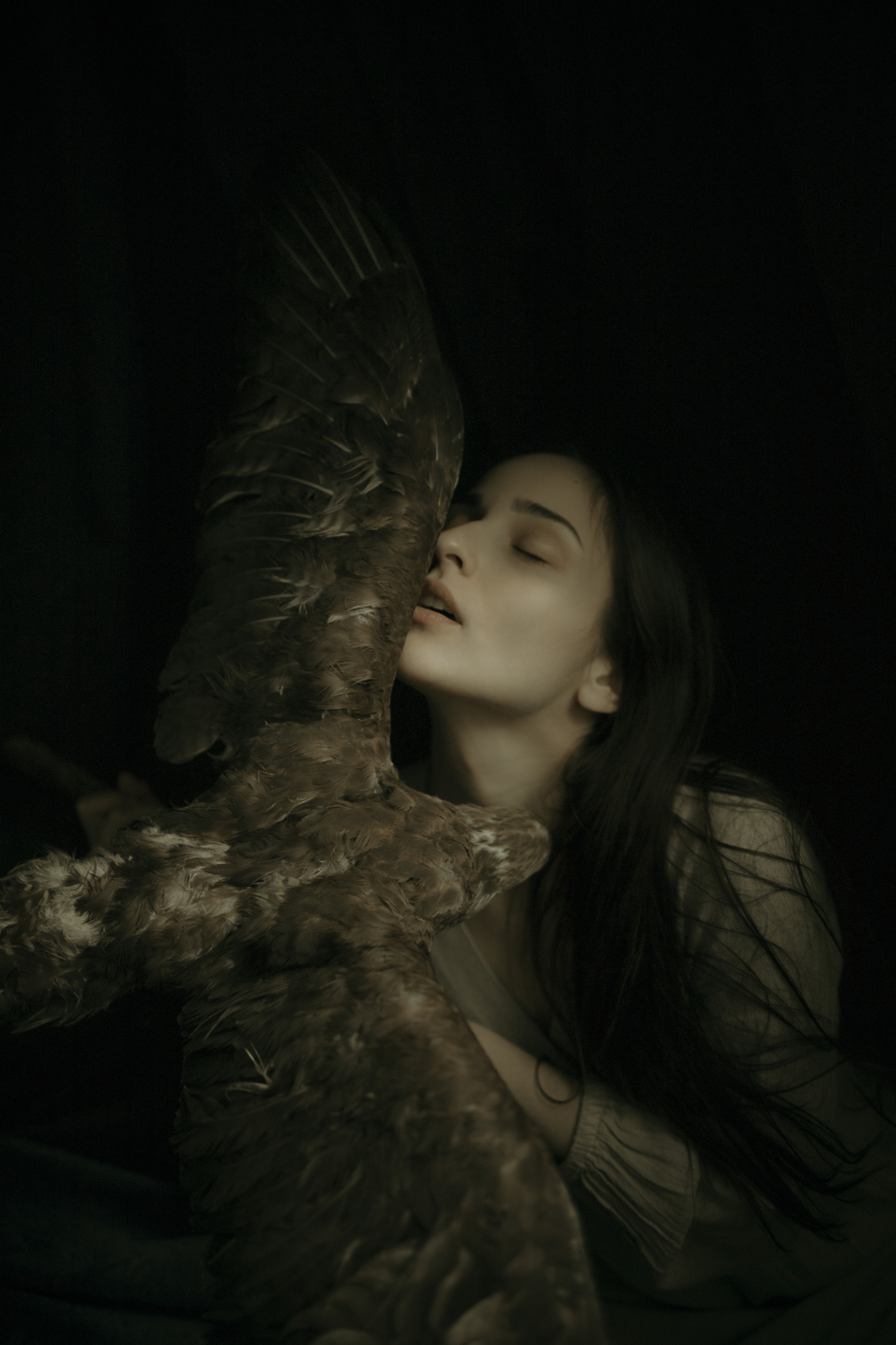 Девушка с соколом. Ангелина Богданова, междисциплинарная художница