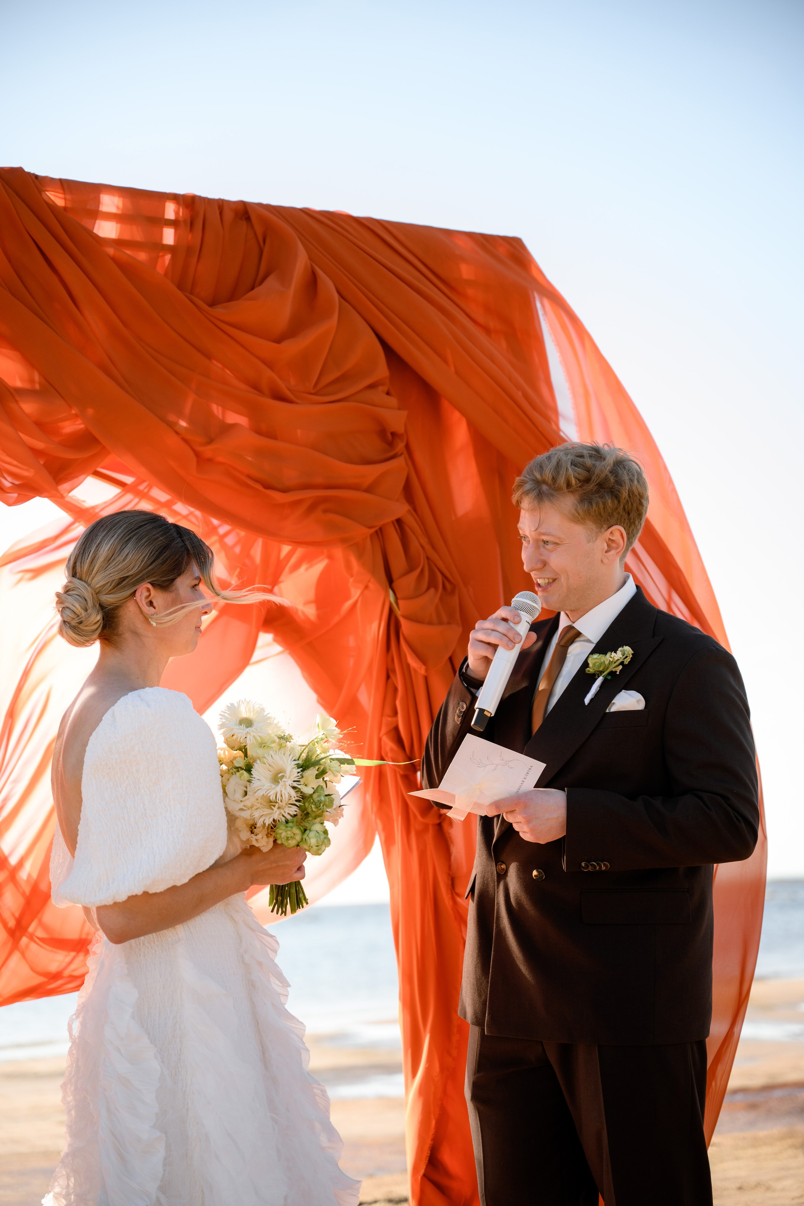 На берегу залива. Свадебный фотограф в Санкт-Петербурге, Москве, СПб Сергей Поддубный