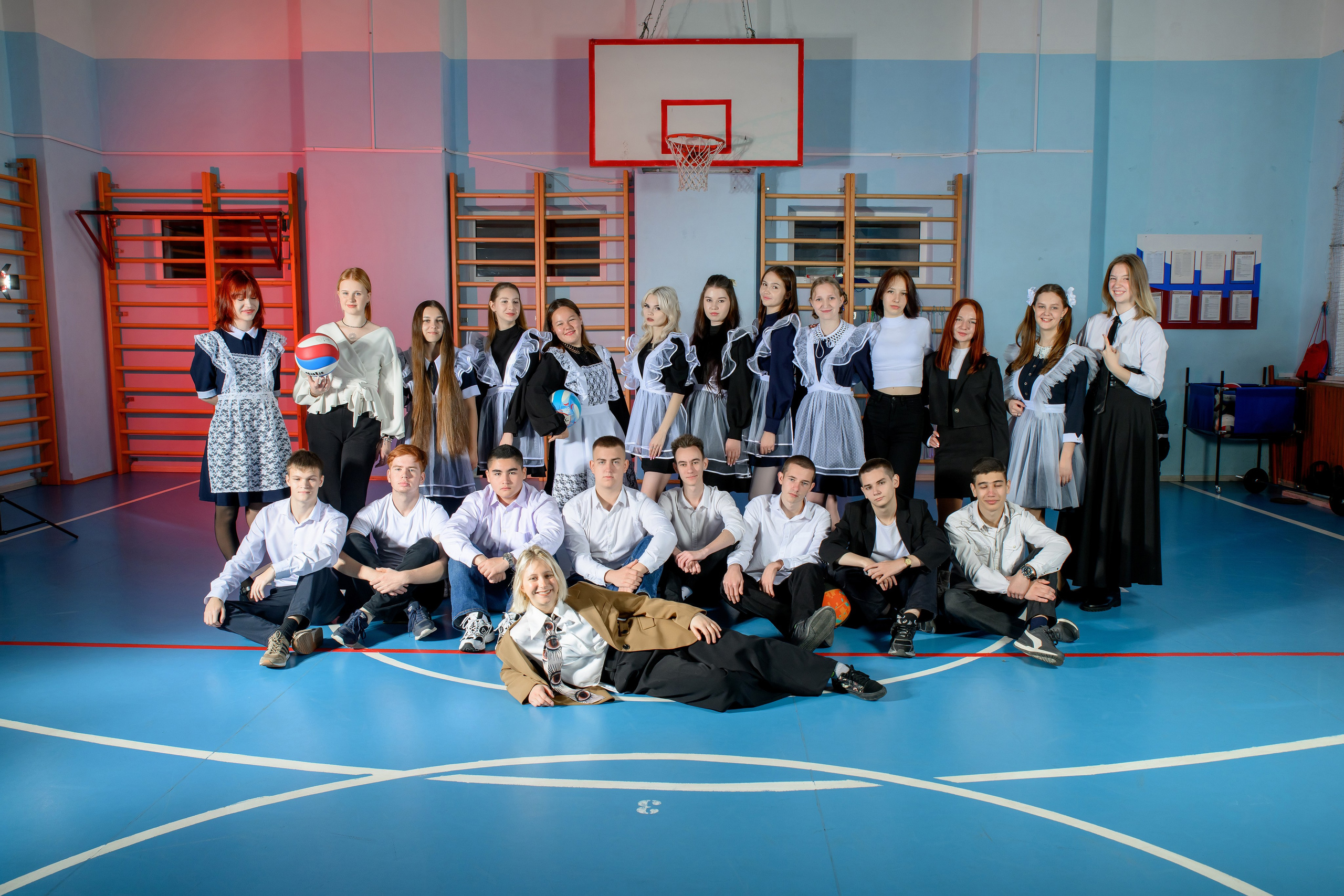 Школа № 1 — 11 класс выпуск 2025. Фотограф Ярмишко Дарья. Выпускные фотокниги