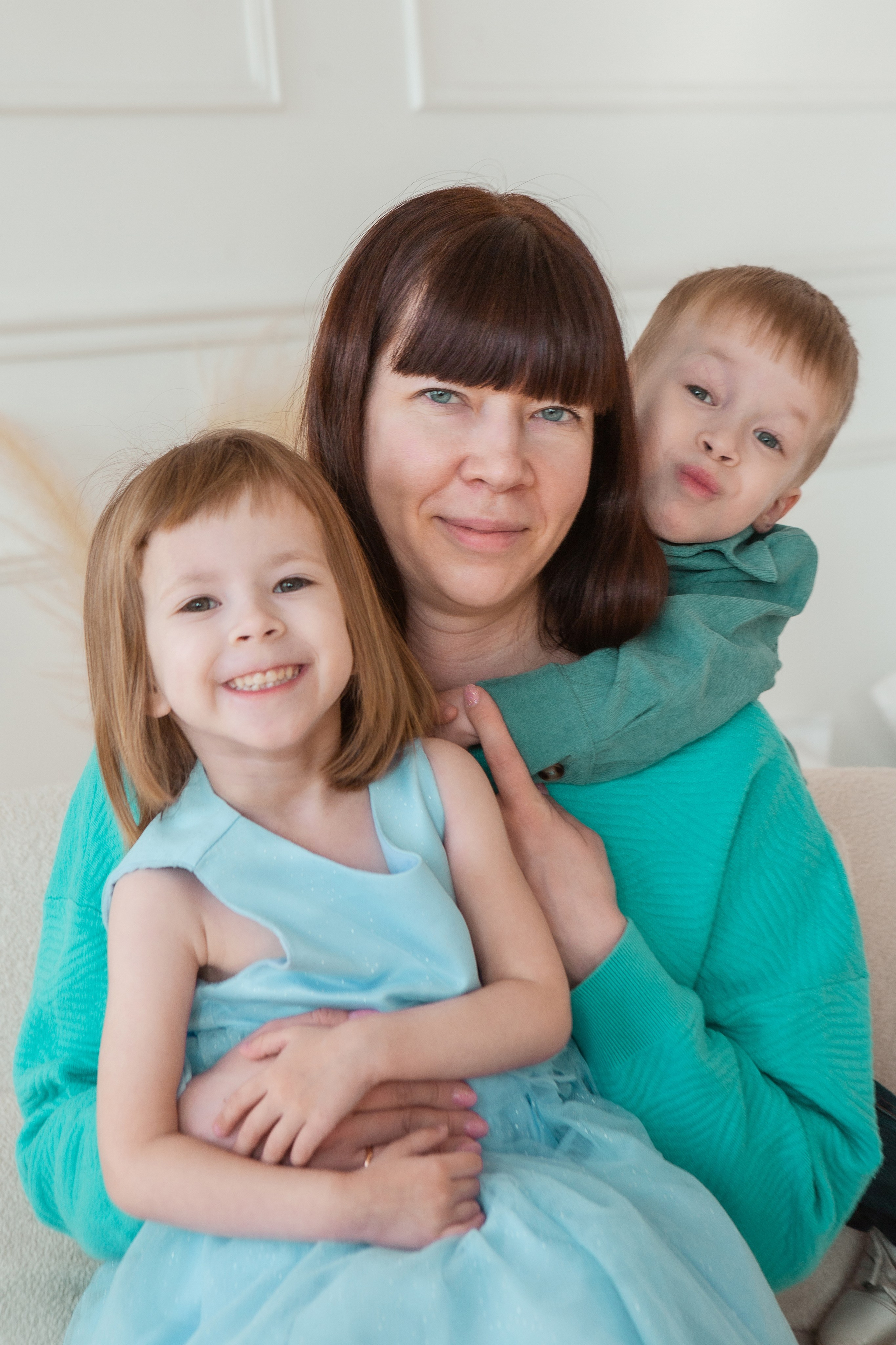 Мама и двойняшки. Фотограф Екатерина Голицына