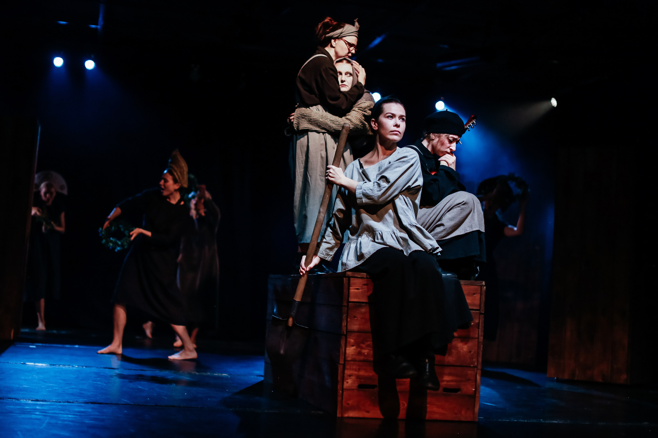 «Марьино поле». Молодежный театр Алтая. Режиссёр Ирина Астафьева. Фоторепортаж. Театральная фотосъёмка