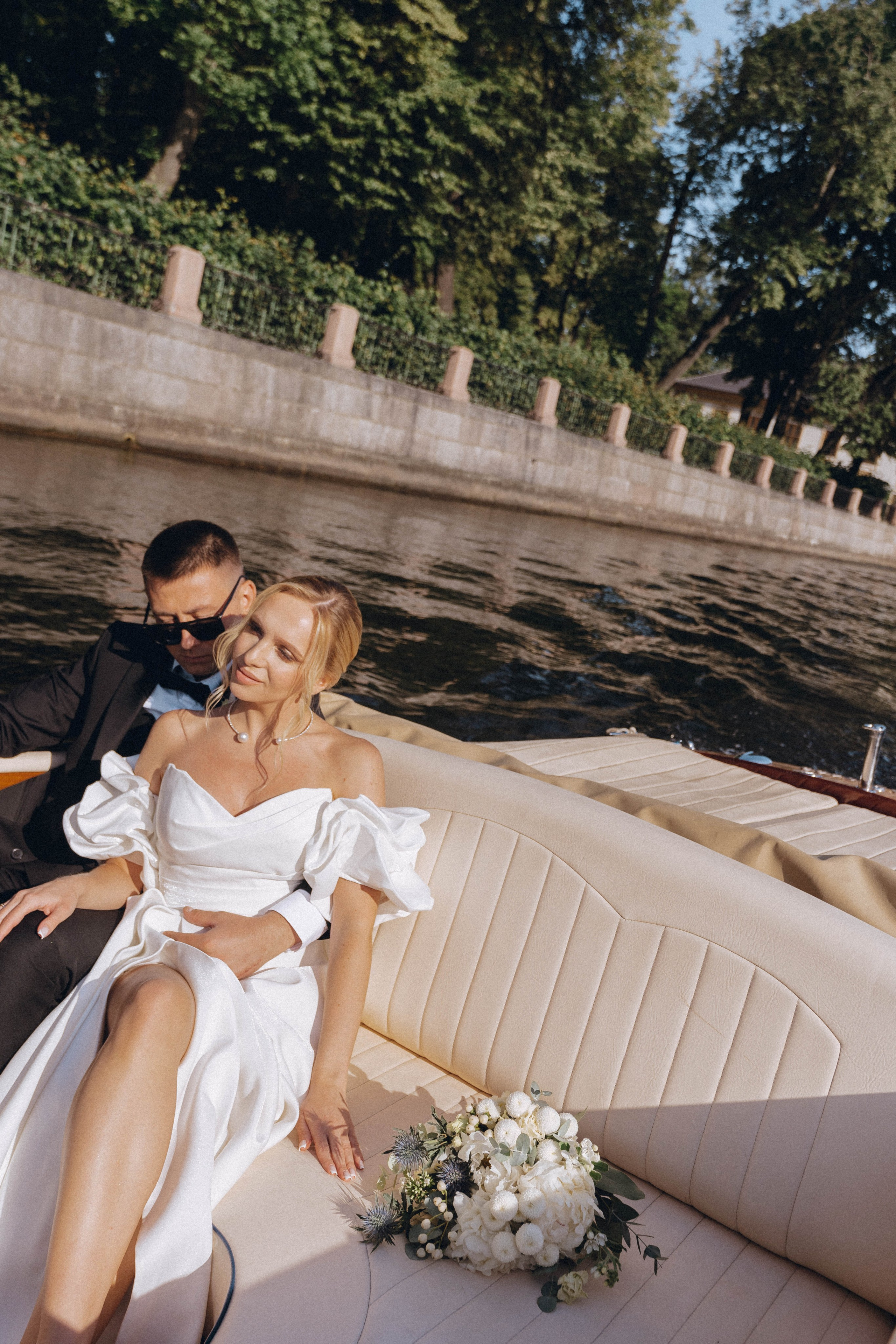 СВАДЕНБНАЯ СЬЕМКА НА КАТЕРЕ ПО КАНАЛАМ САНКТ-ПЕТЕРБУРГА И В АКВАТОРИИ НЕВЫ. Профессиональный фотограф, Санкт-Петербург — Виктория Богомолова