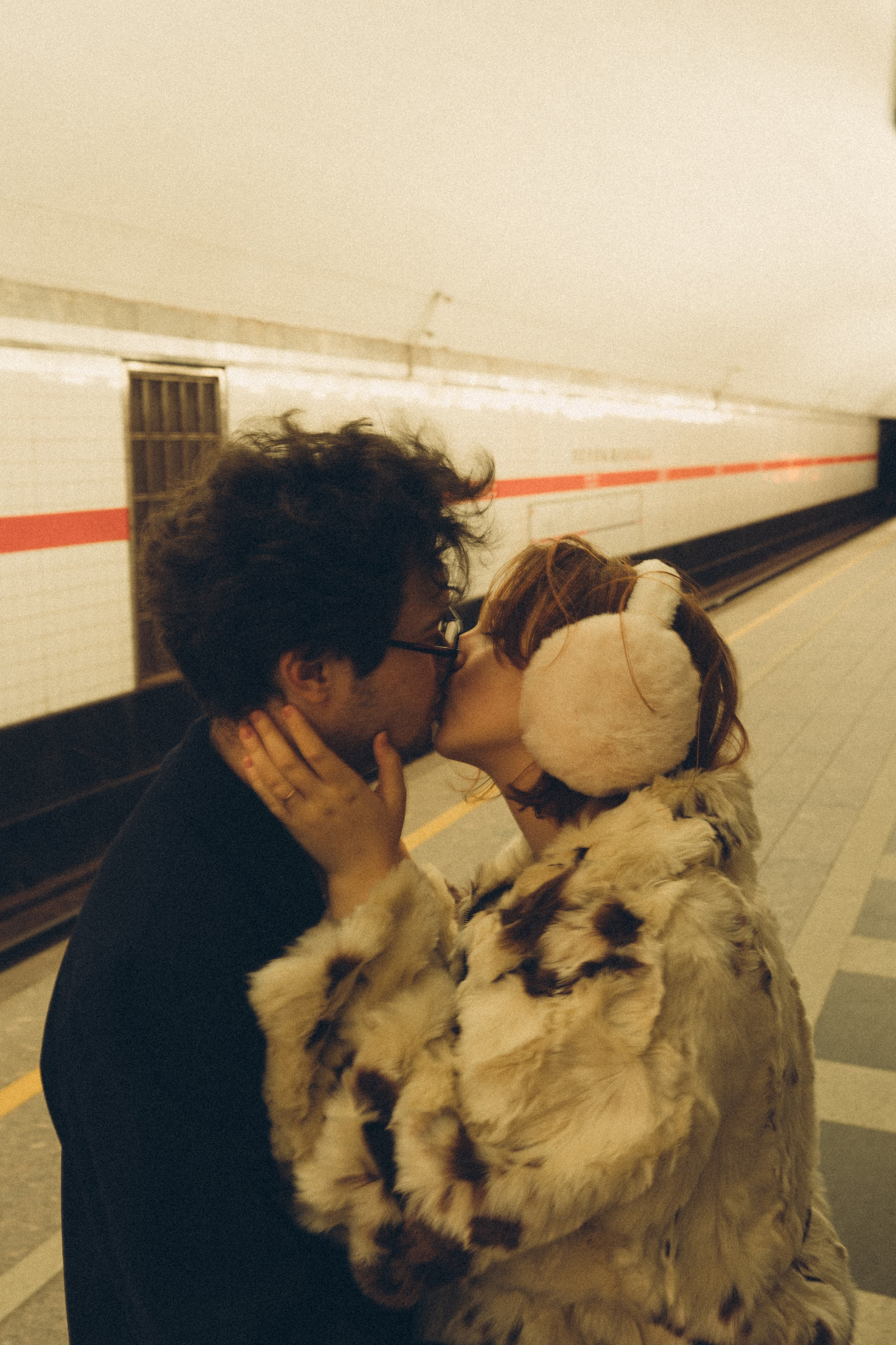 НОВОГОДНЯЯ ФОТОСЕСИИЯ ПАРЫ В МЕТРО ЛЮБОВЬ. Профессиональный фотограф, Санкт-Петербург — Виктория Богомолова