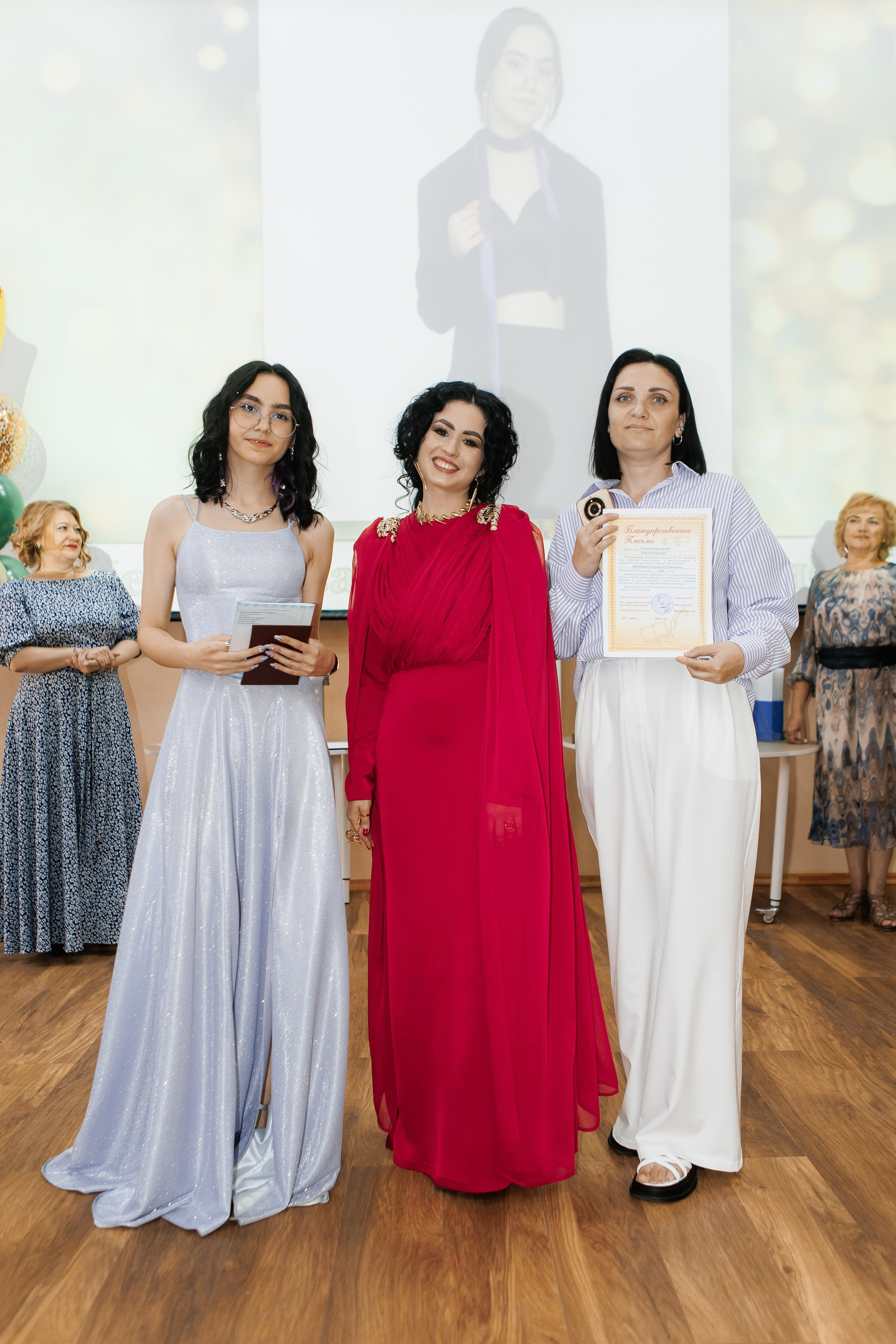 Выпускной Гимназия 12 2024 г. Свадебный и портретный Фотограф в Липецке Дмитрий Котюков