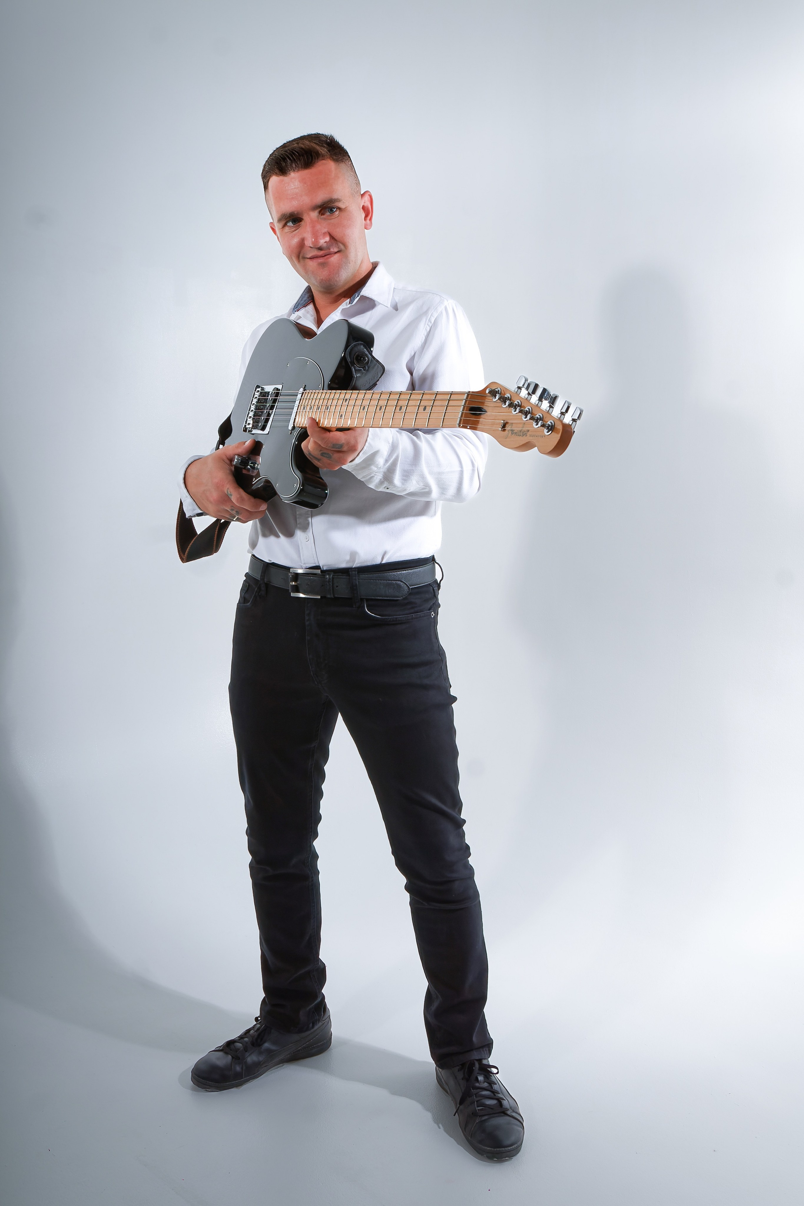 Red guitar pic. Фотограф-дизайнер Мастюнина Ирина