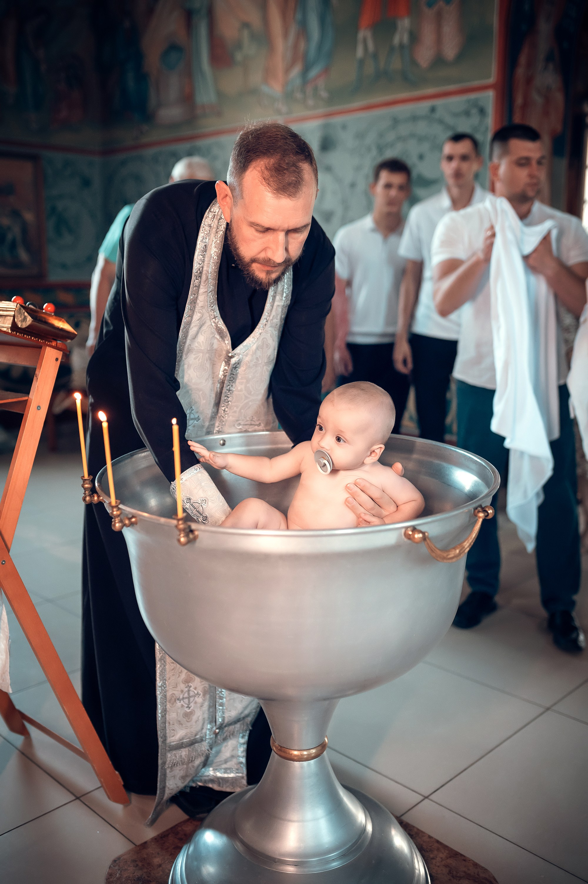 Фотографии момента погружения в купель (Таинство крещения). Moscow_CPC