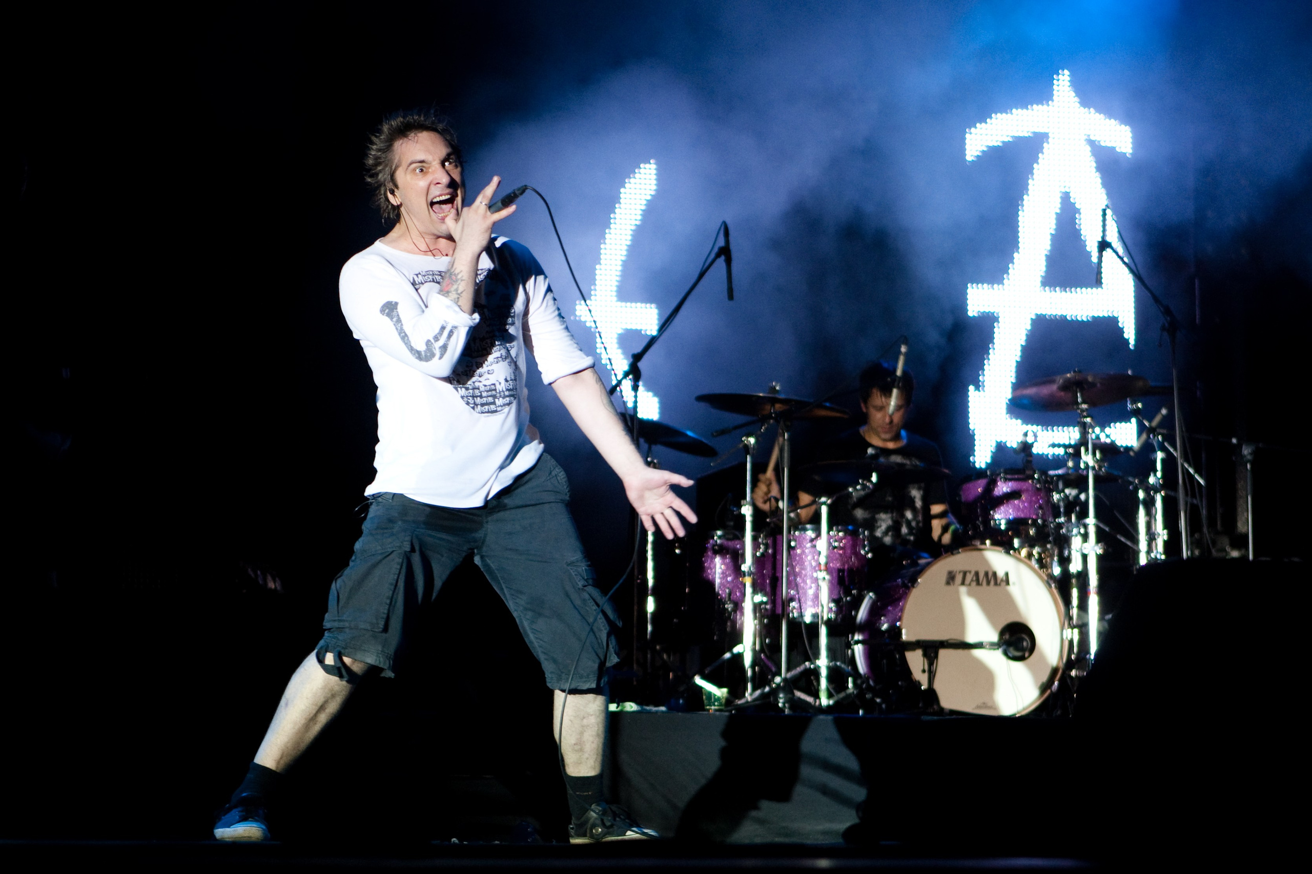 Михаил Горшенев во время выступления группы Король и Шут в Зеленом театре 31 июля 2009 года