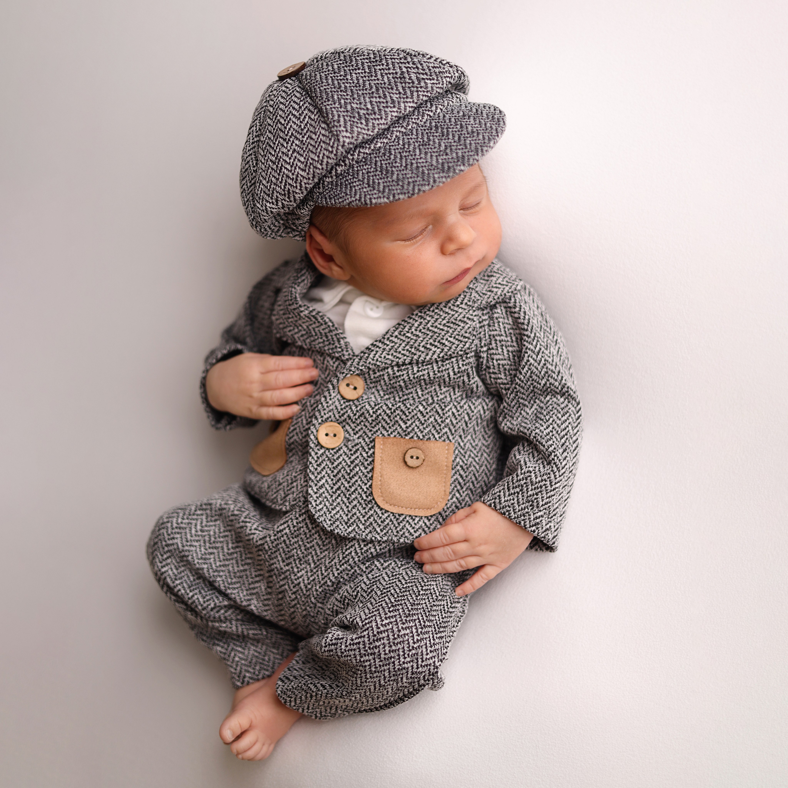 Каталог костюмчиков для новорожденных мальчиков. Фотограф новорожденных Москва. Ньюборн фотограф Москва