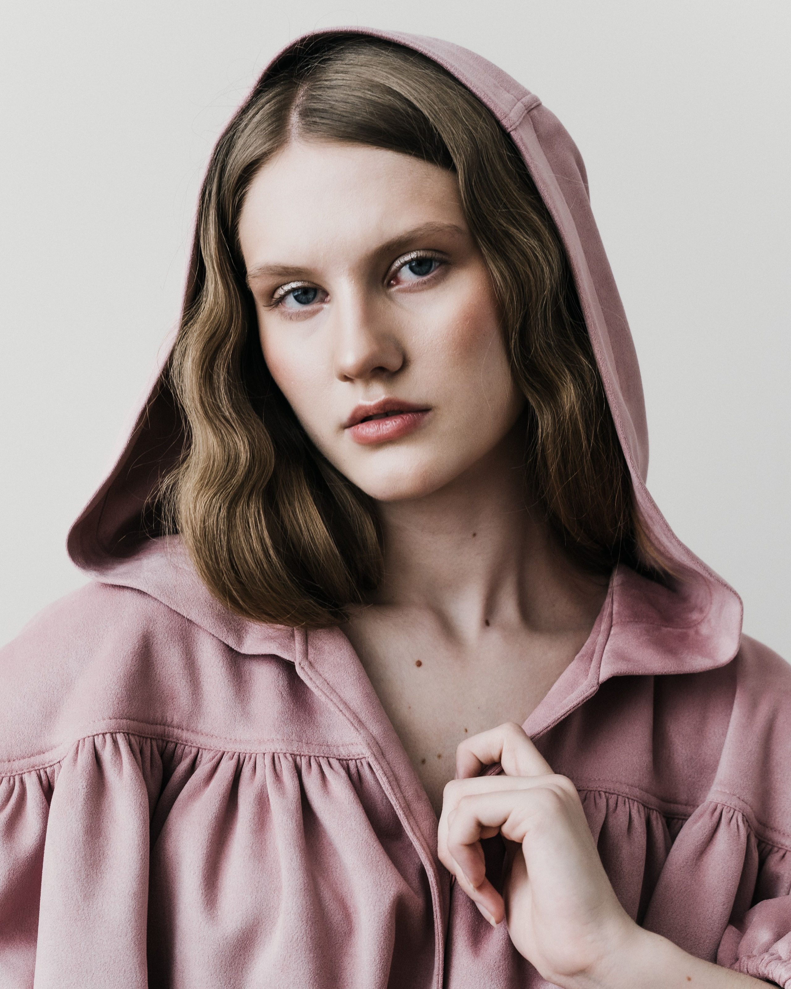 ZO: FLORA. TUTSARKIS — Art Director | Stylist | Photographer