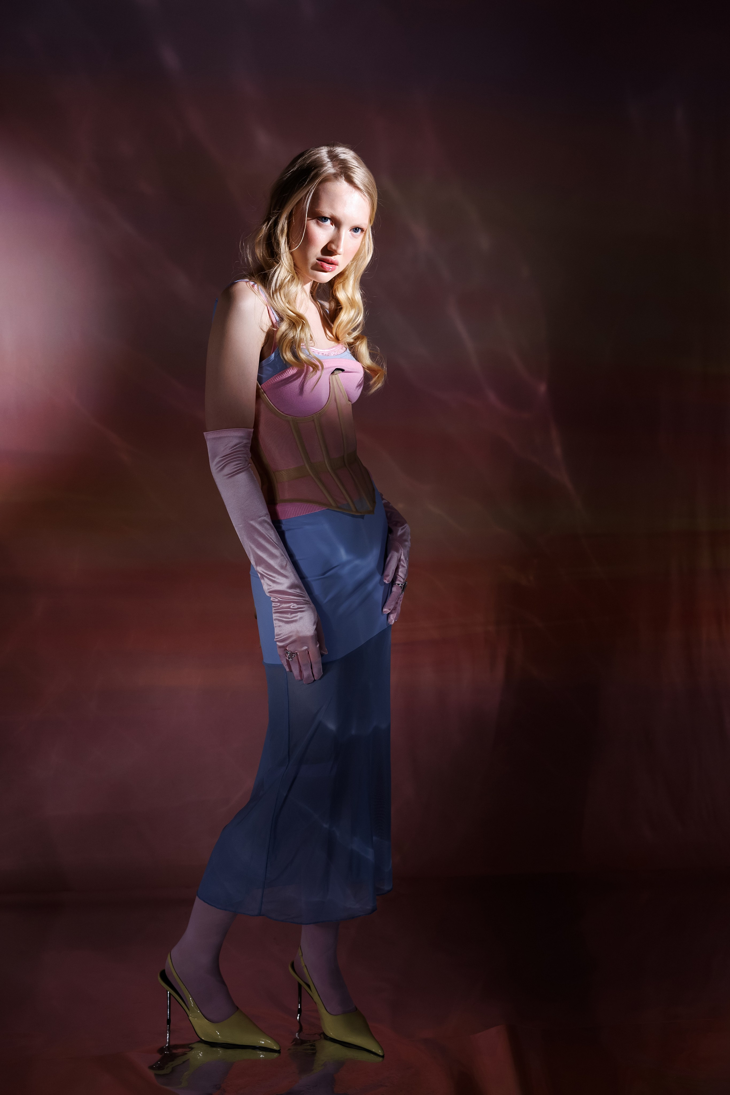 Настя. Студийная съёмка на циклораме. Фотограф в Воронеже Галина Фурсова