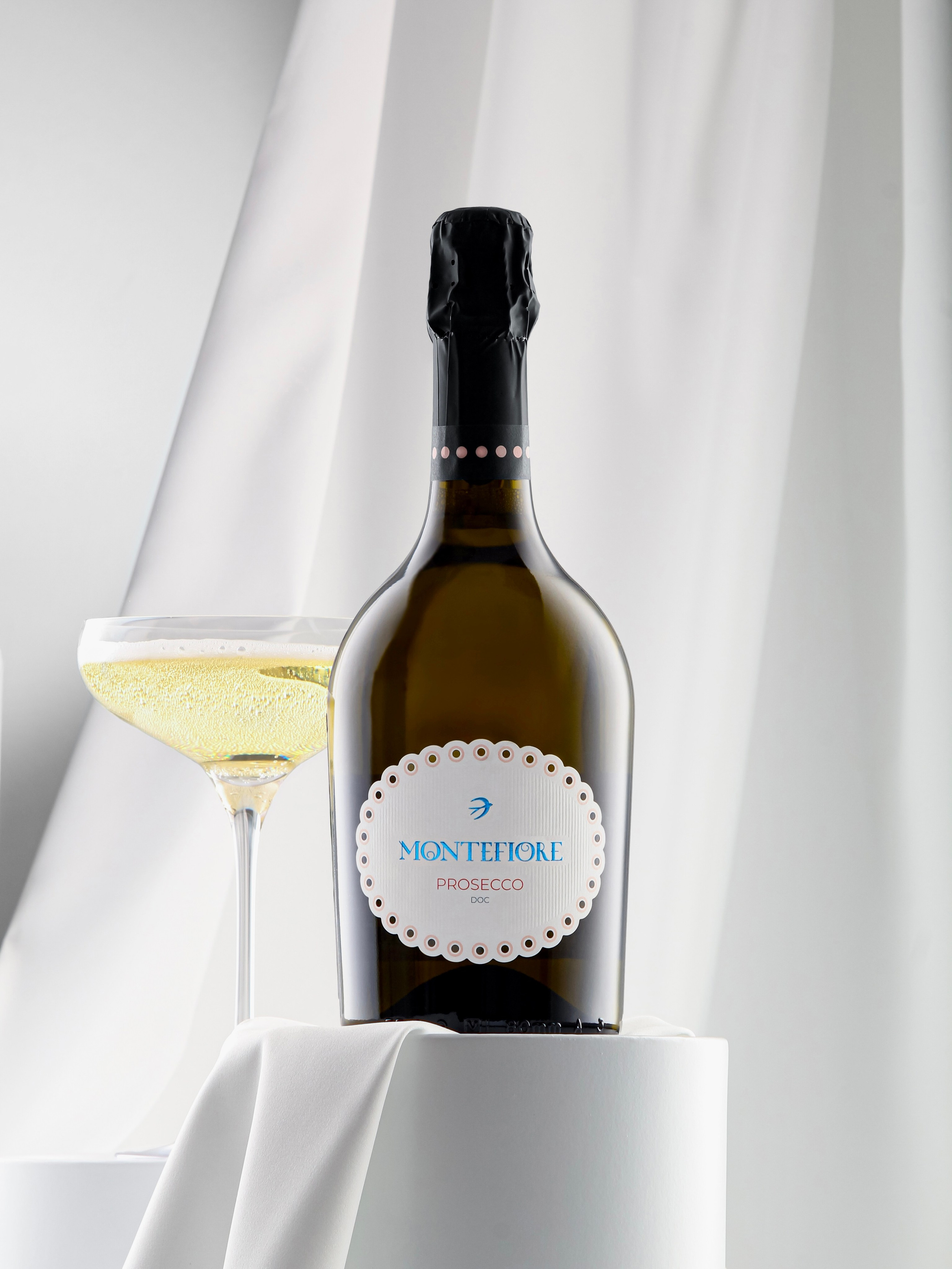 Премиальная каталожная съемка шампанского | Профессиональный предметный фотограф для брендов СПб