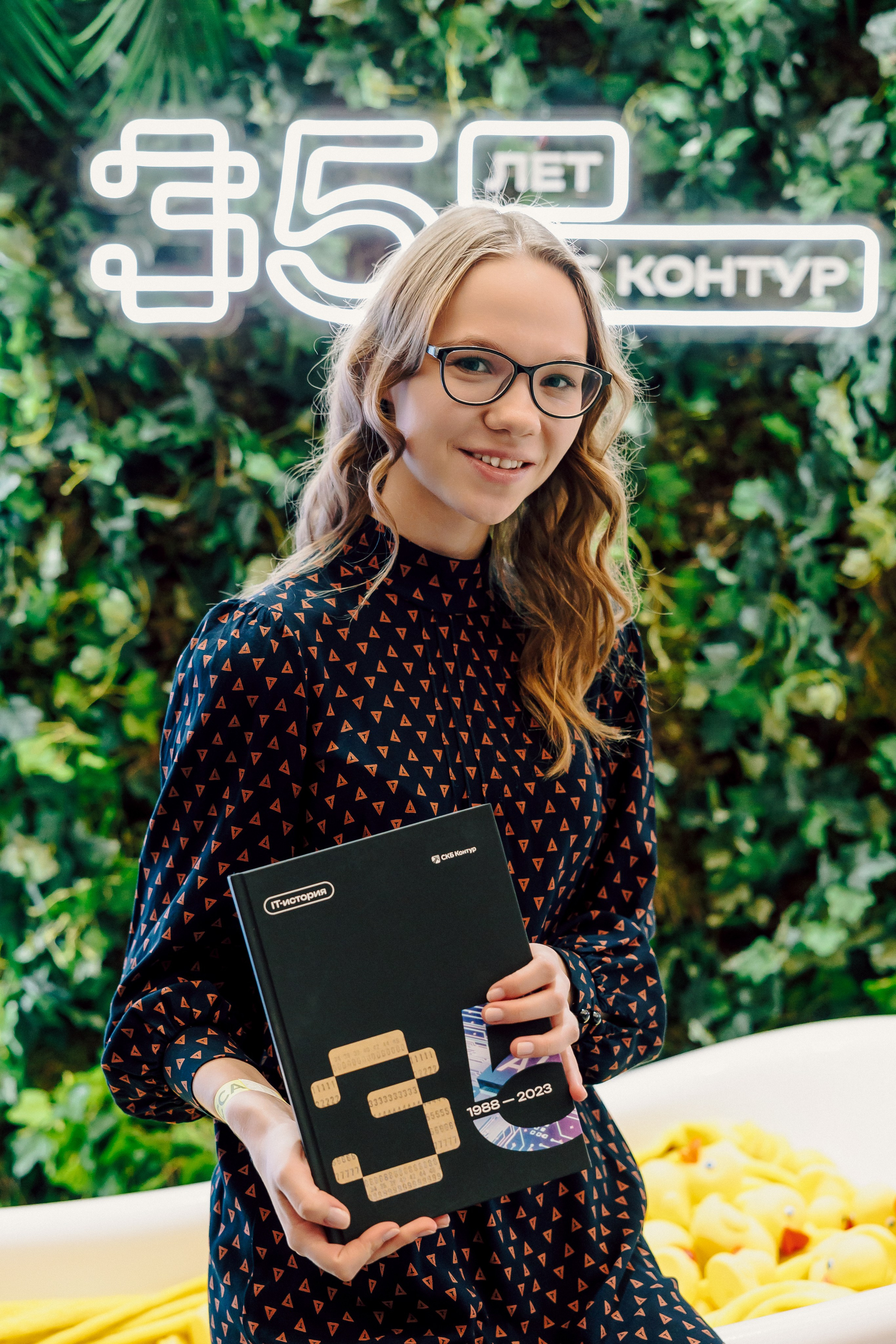 СКБ Контур — Форум будущего — Стенд. Лёшка Варзегов — фотограф