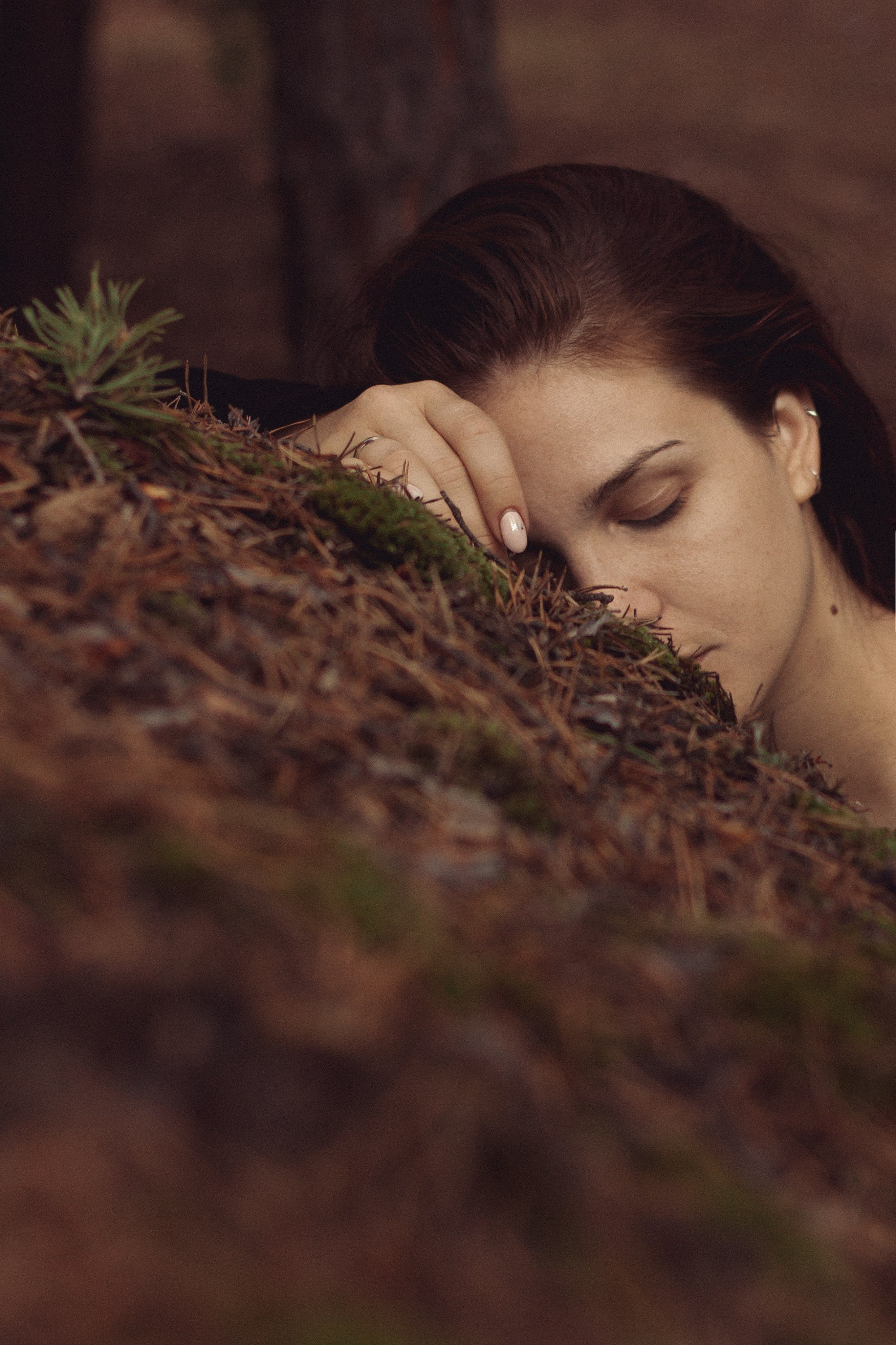 Саша во мхах / Каркаралинск. Фотограф Наталья Гончарова. Снимаю живые портреты в Алматы