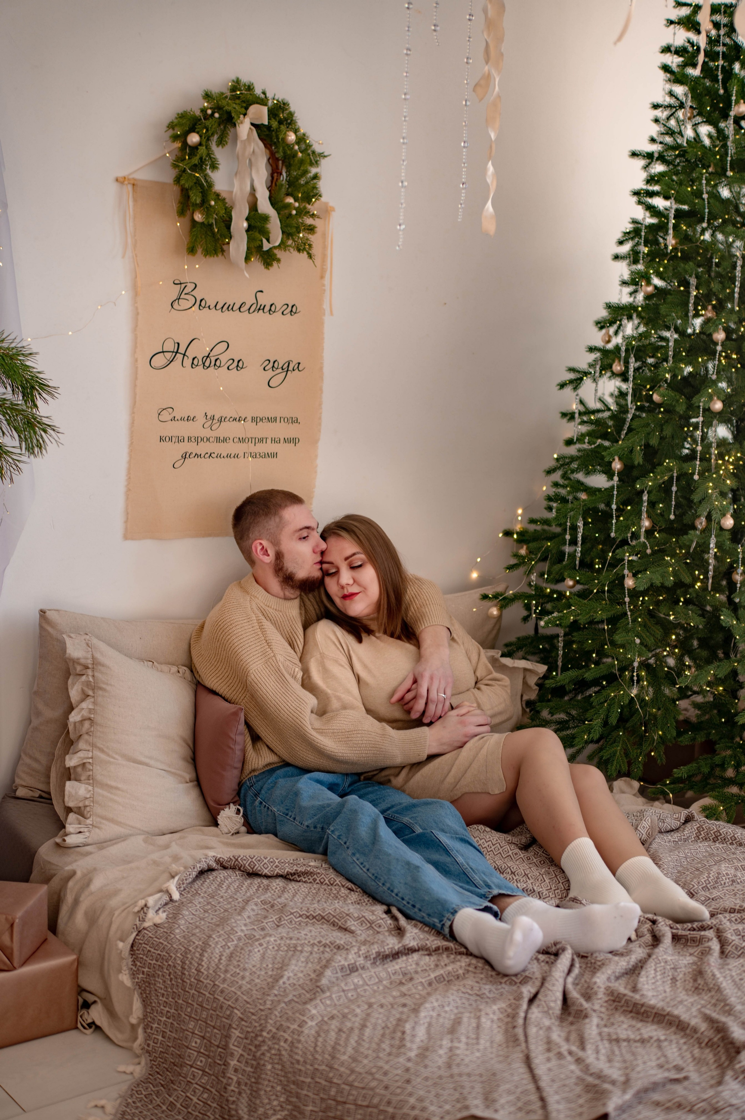 Молодая семья в новогодней атмосфере. Семейный и свадебный фотограф в Абакане Юлия Су