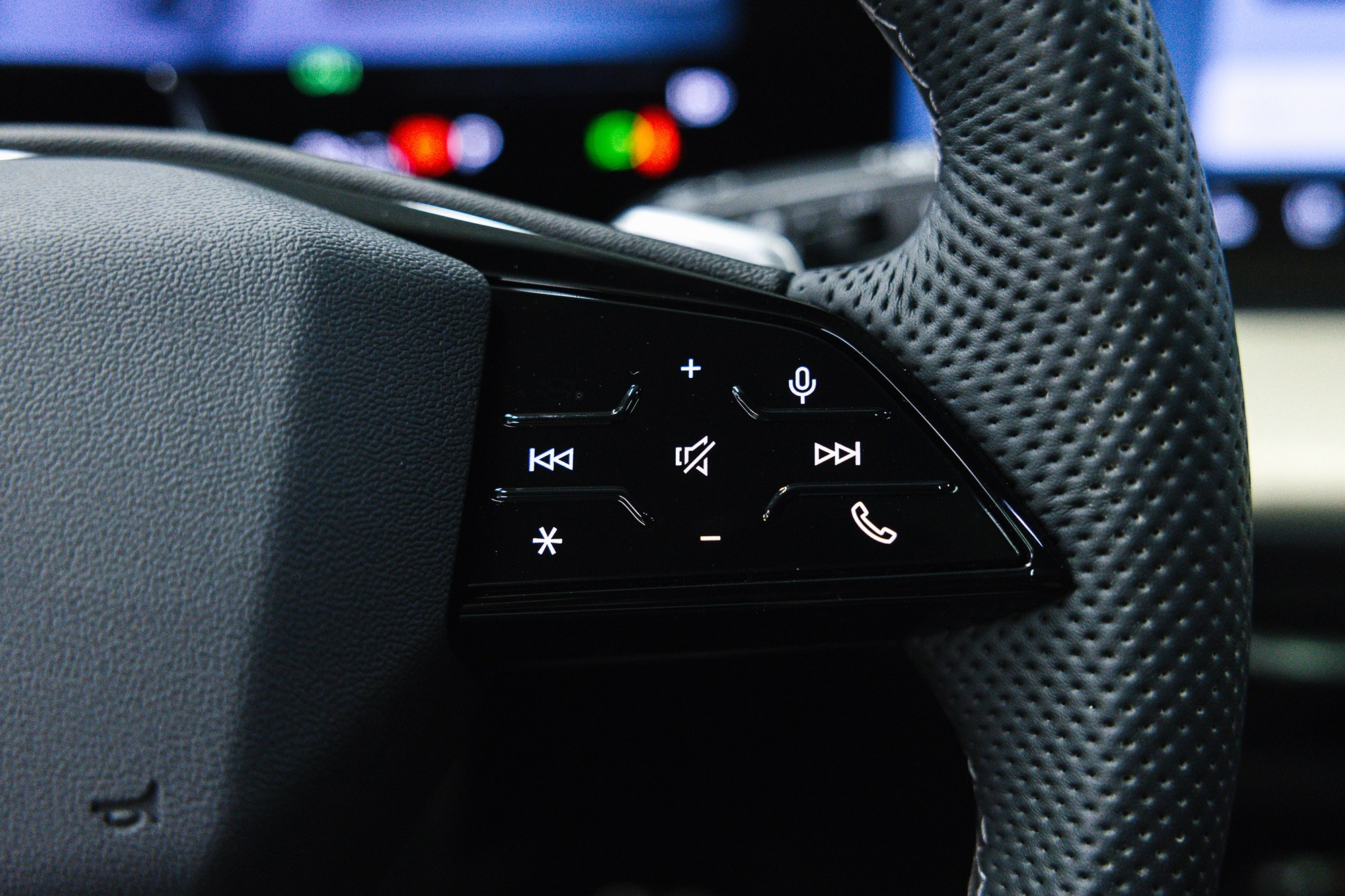 Audi Q5  40 TFSI 2.0 S tronic (204 л. с.). Автосалон «Х-Авто»