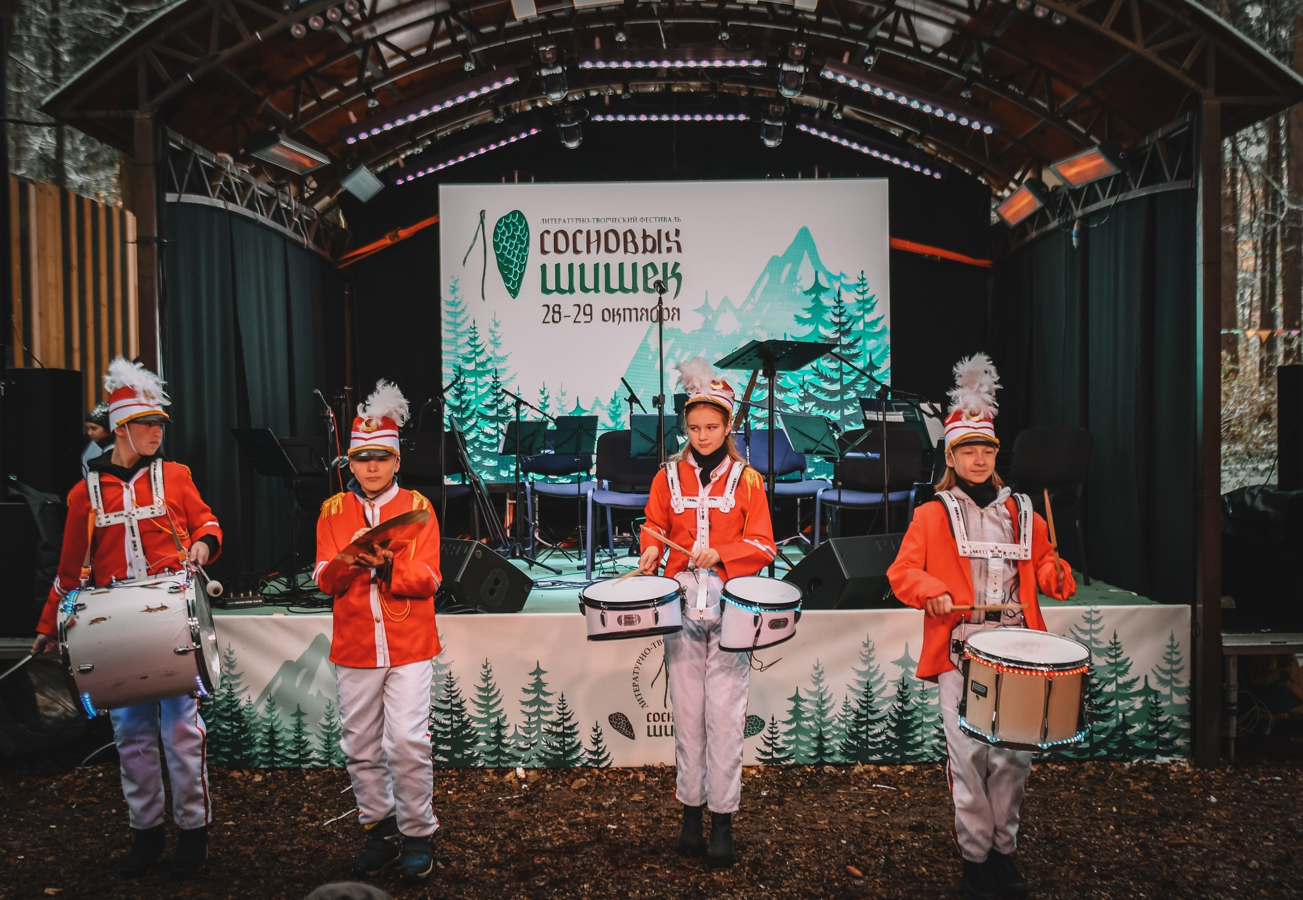 10 сосновых шишек. Kirillova Studio — мастерская декора и событий Юли Кирилловой