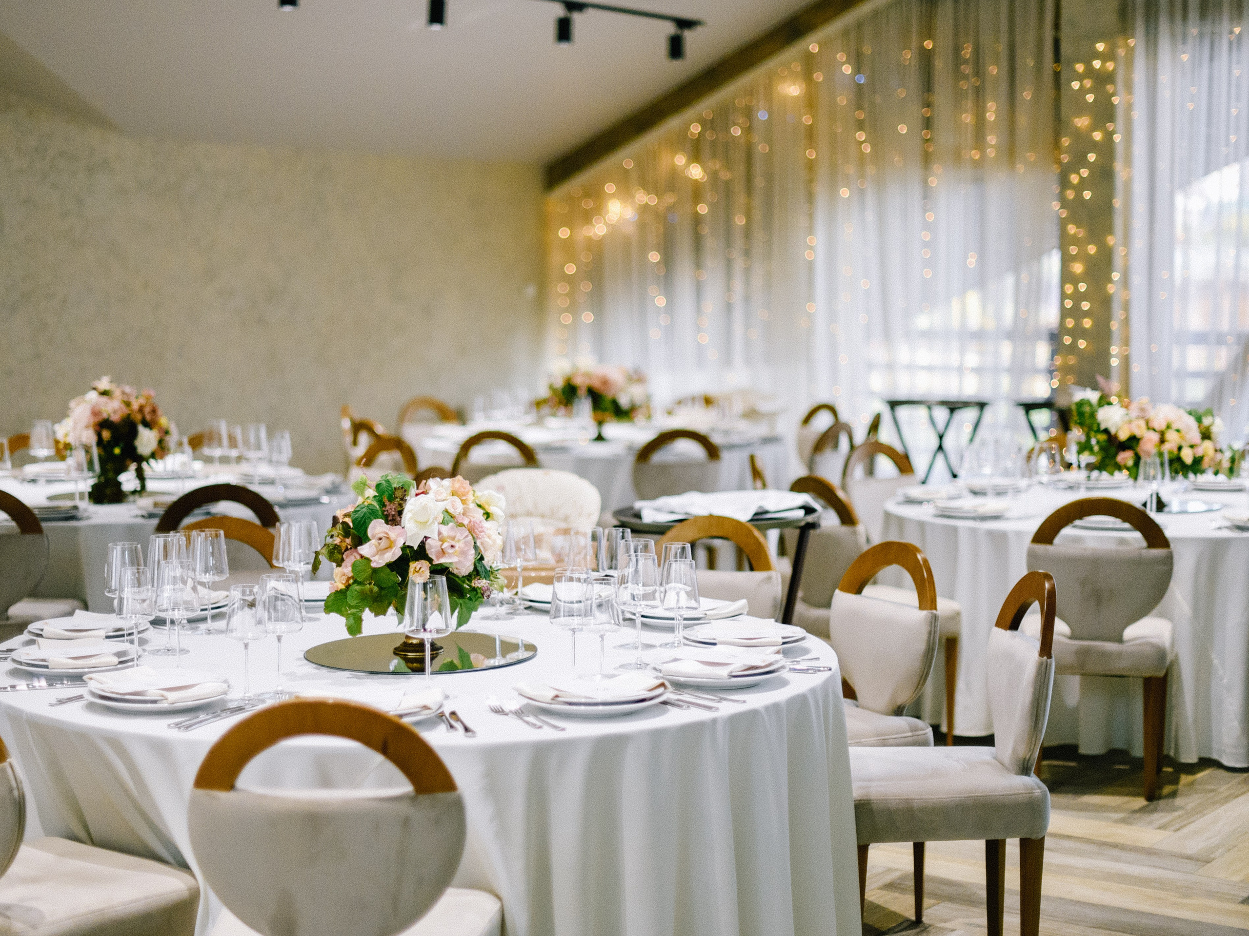 Свадьба в комплексе «Видная усадьба». Kirillova Studio — мастерская декора и событий Юли Кирилловой