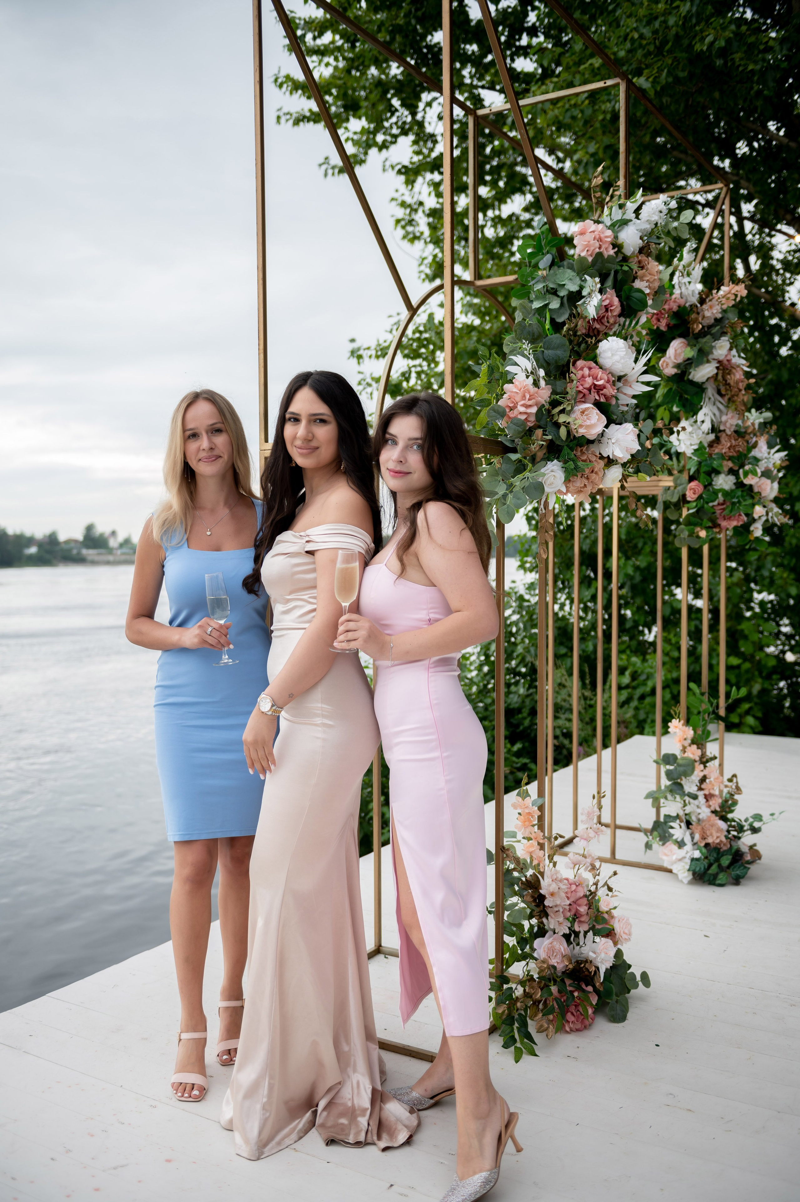 Классическая свадебная фотосессия Аины и Антона по самым красивым местам для свадебной прогулки в Санкт-Петербурге. Портретный, семейный и свадебный фотограф в Санкт-Петербурге и в Пушкине Ширяев Денис