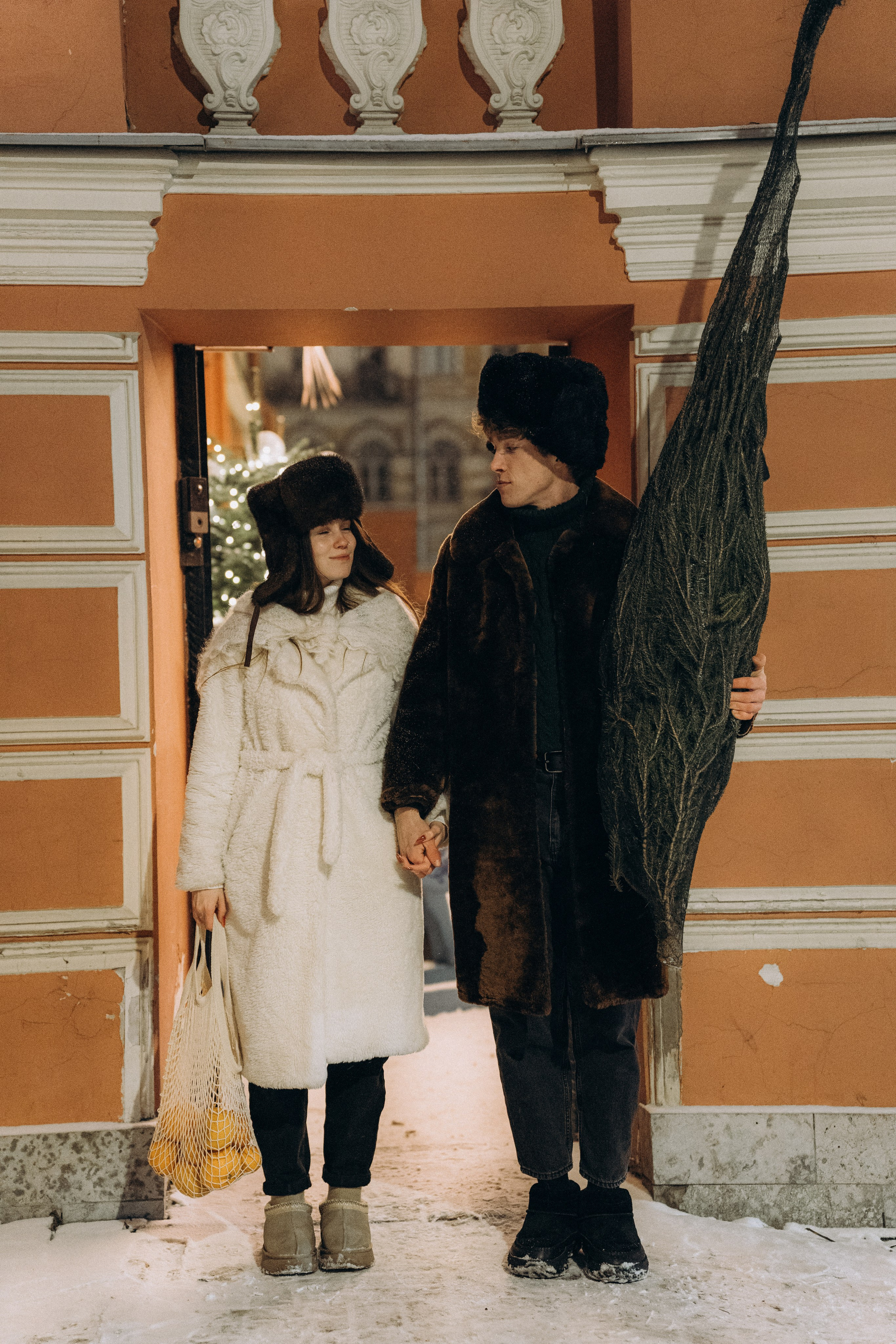 НОВОГОДНЯЯ ПРОГУЛКА ПАРЫ ПО ЧЕРНЫШЕВСКОЙ ПЕРЕД НОВЫМ ГОДОМ. Профессиональный фотограф, Санкт-Петербург — Виктория Богомолова