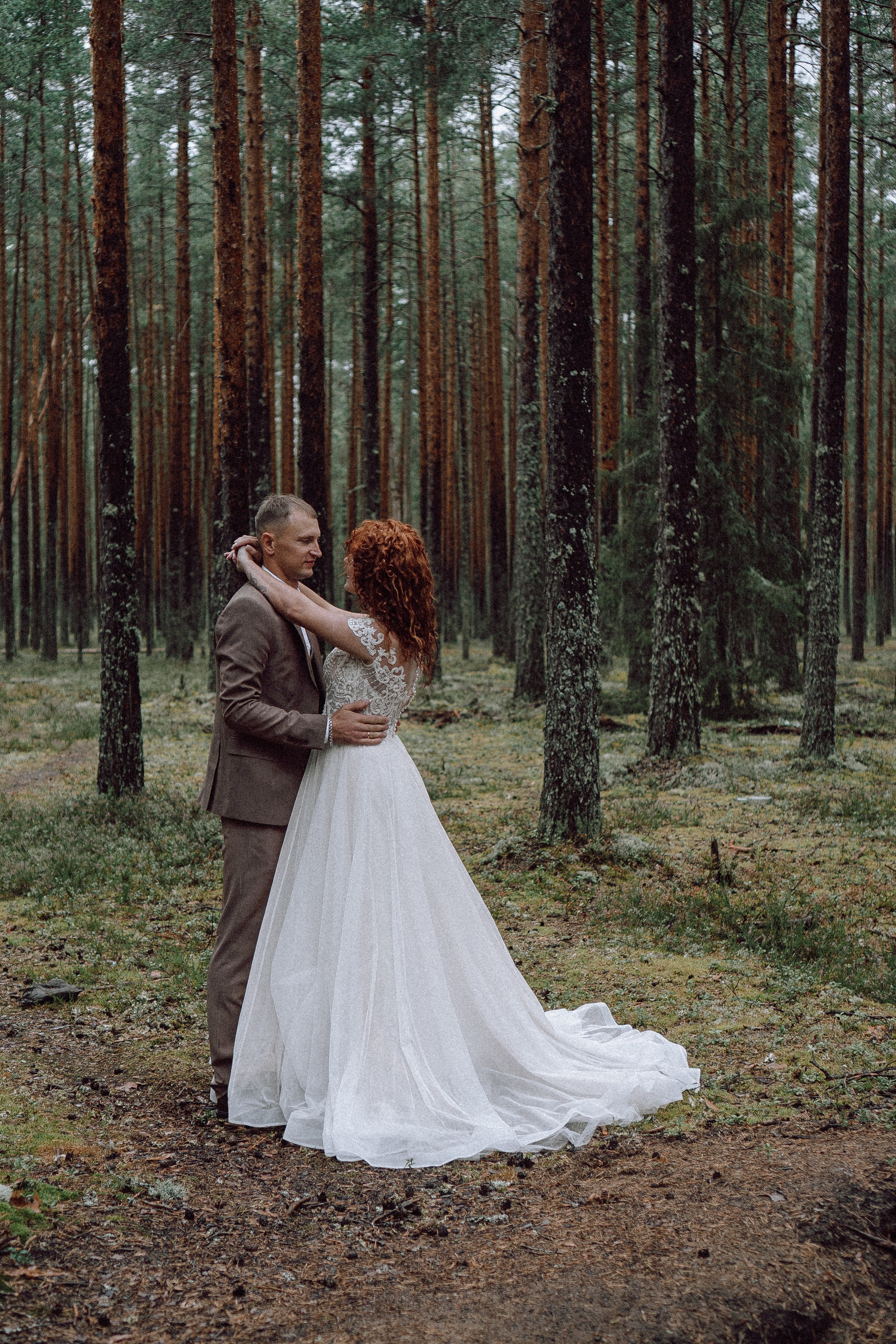 СВАДЕБНАЯ ФОТОСЕССИИЯ ПАРЫ В ГОРОДЕ ПРИОЗЕРСК В СОСНОВОМ ЛЕСУ И С ПИКАПОМ. Профессиональный фотограф, Санкт-Петербург — Виктория Богомолова