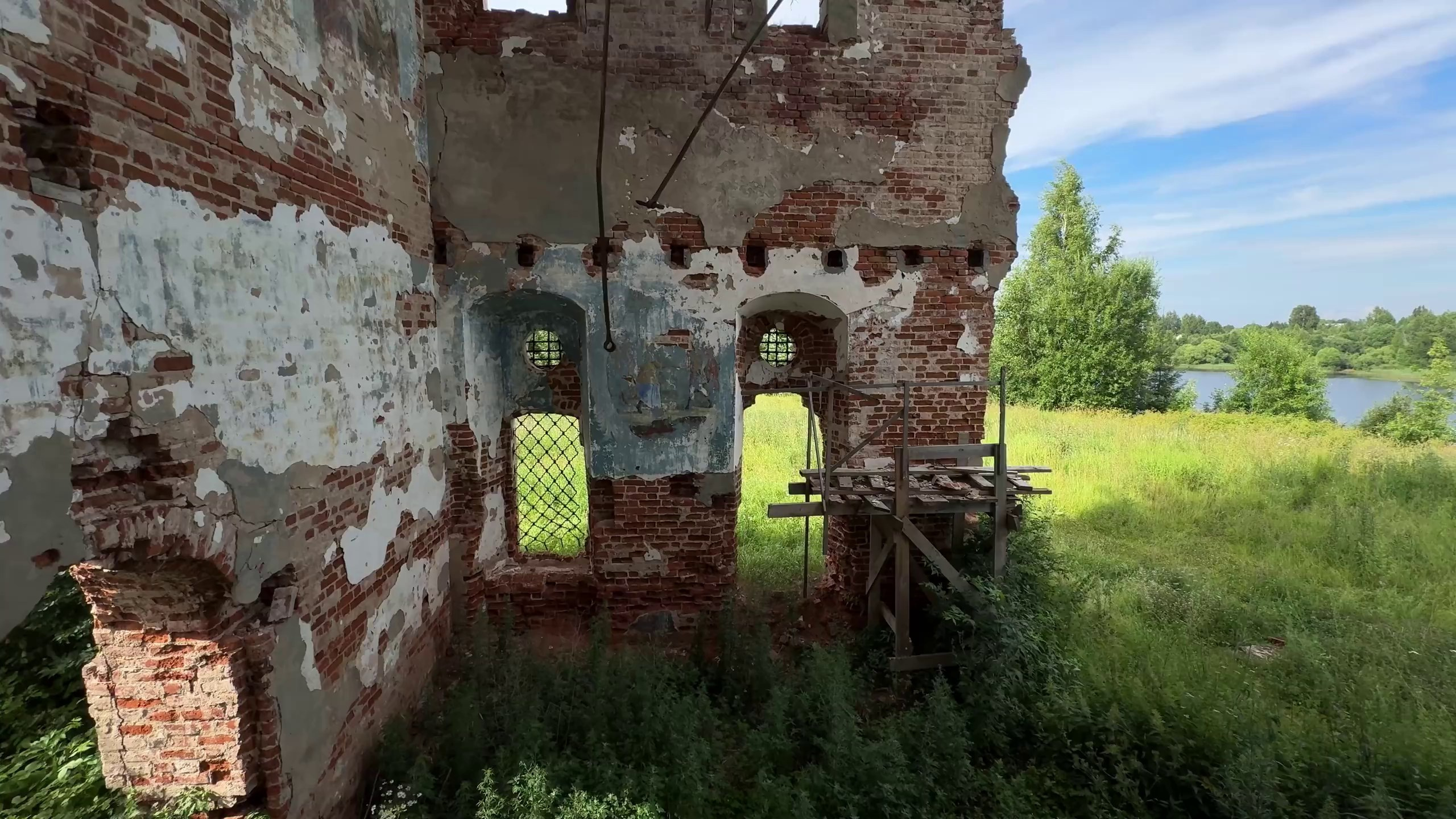 Церковь Покрова Пресвятой Богородицы. Культурный кросс