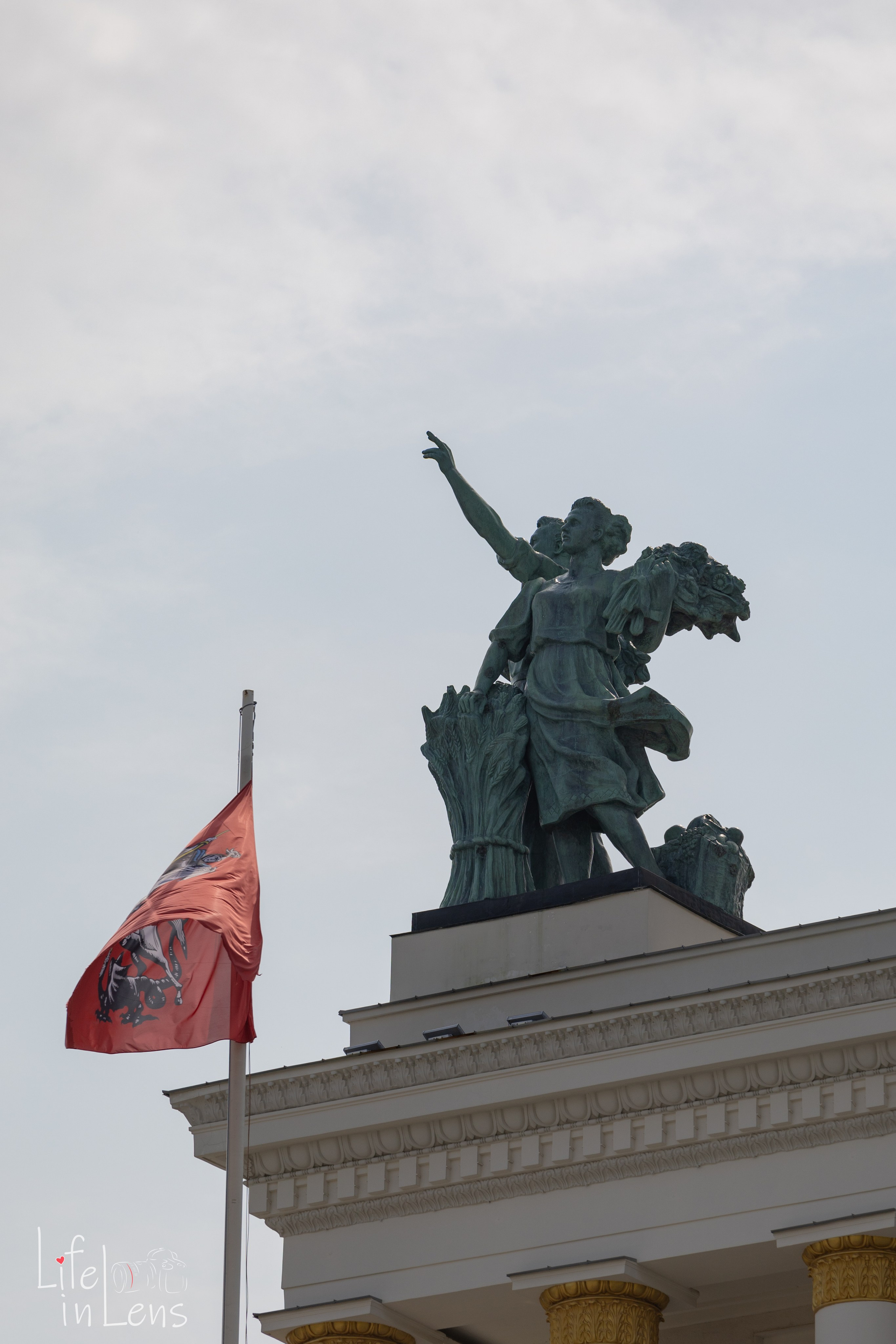 ВДНХ. День России. Фотограф, получающий удовольствие от своей работы