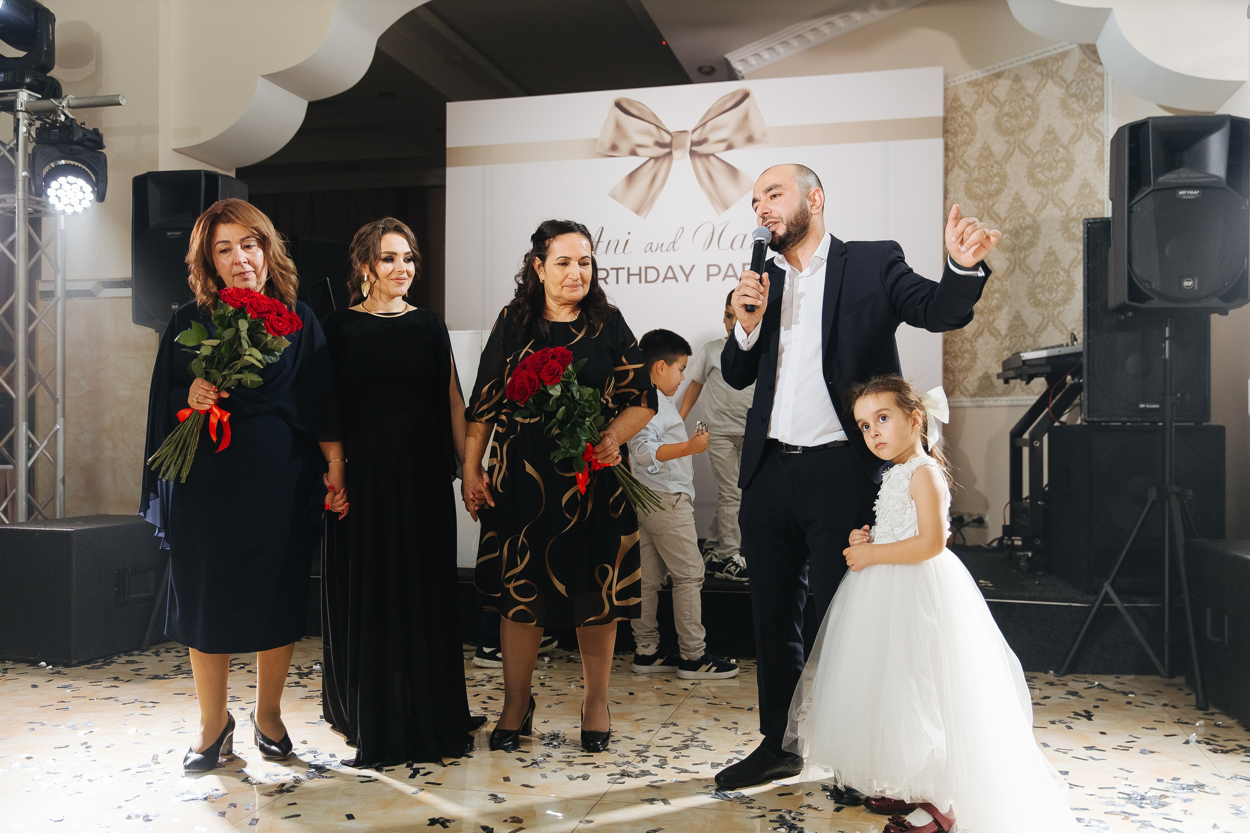 Ани и Назели. 35&5 День рождения, «Янтарь». Фотограф в Красноярске Надежда Воскресенская