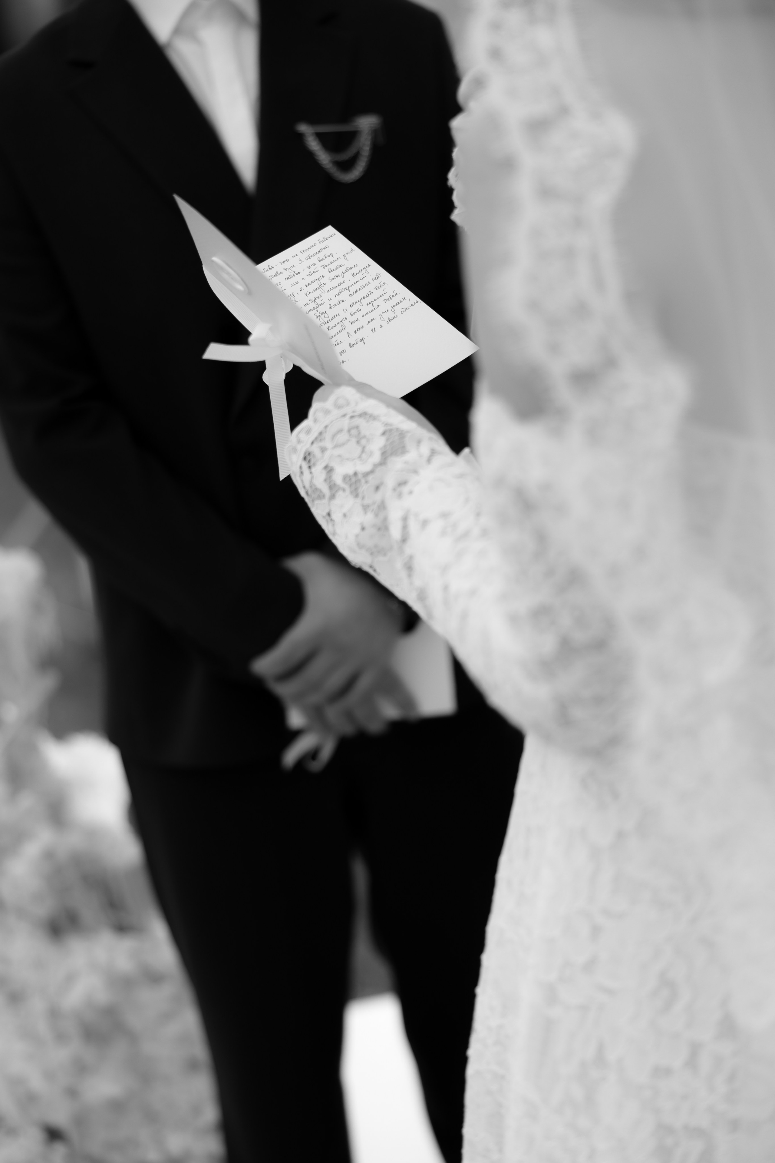 Таня и Тимур, утренние сборы в квартире и свадебный ужин. Фотограф любви в городе Казань