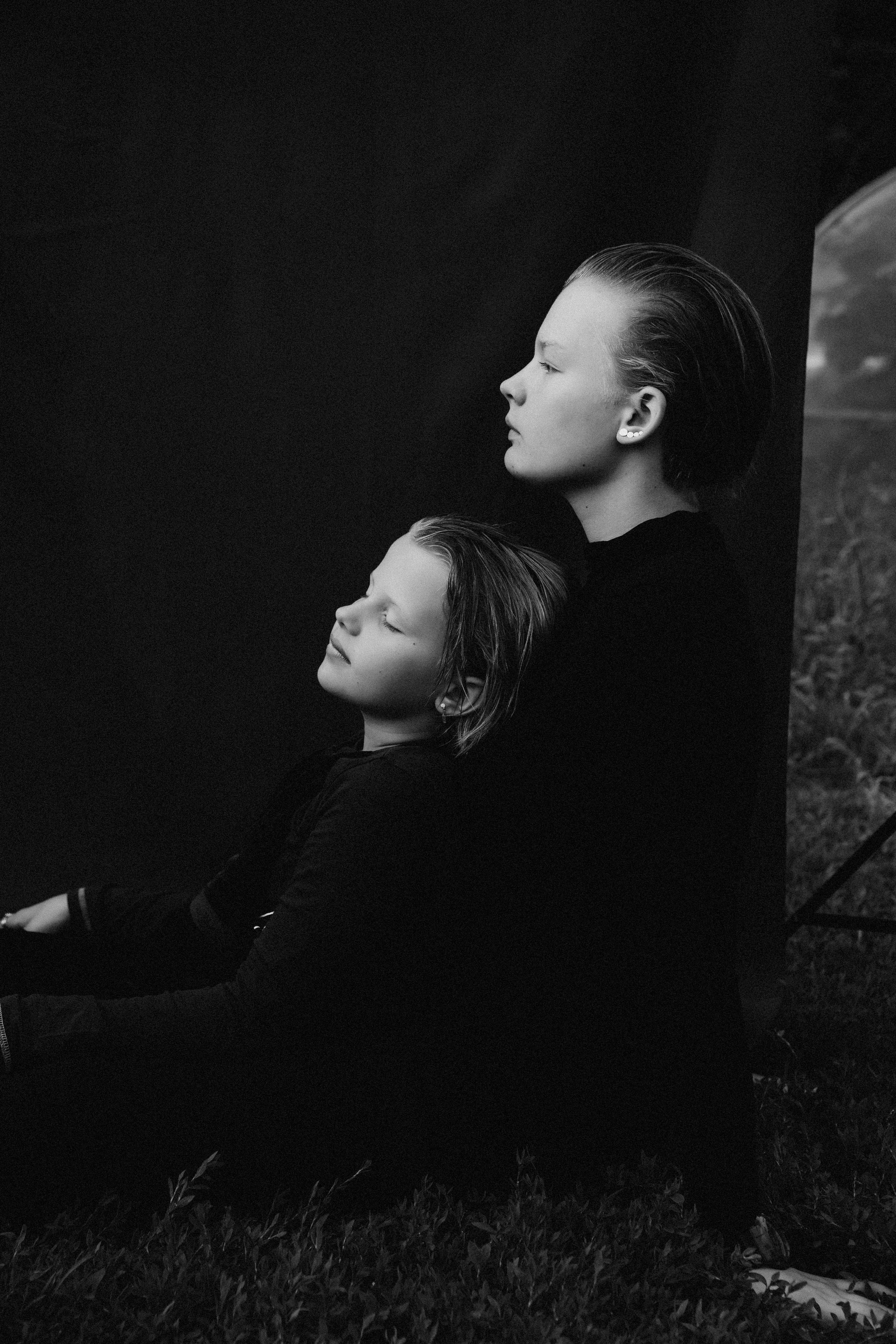 Профессиональная фотосессия для двух сестёр