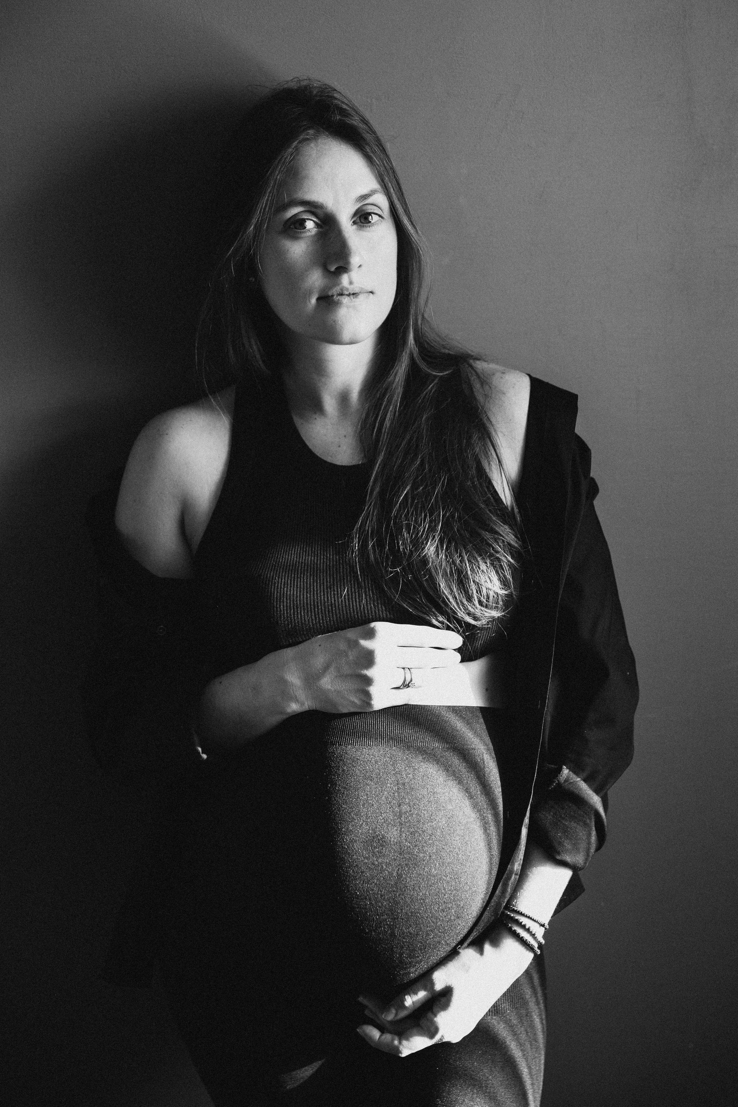 молодая мама в ожидании 3 ребеночка