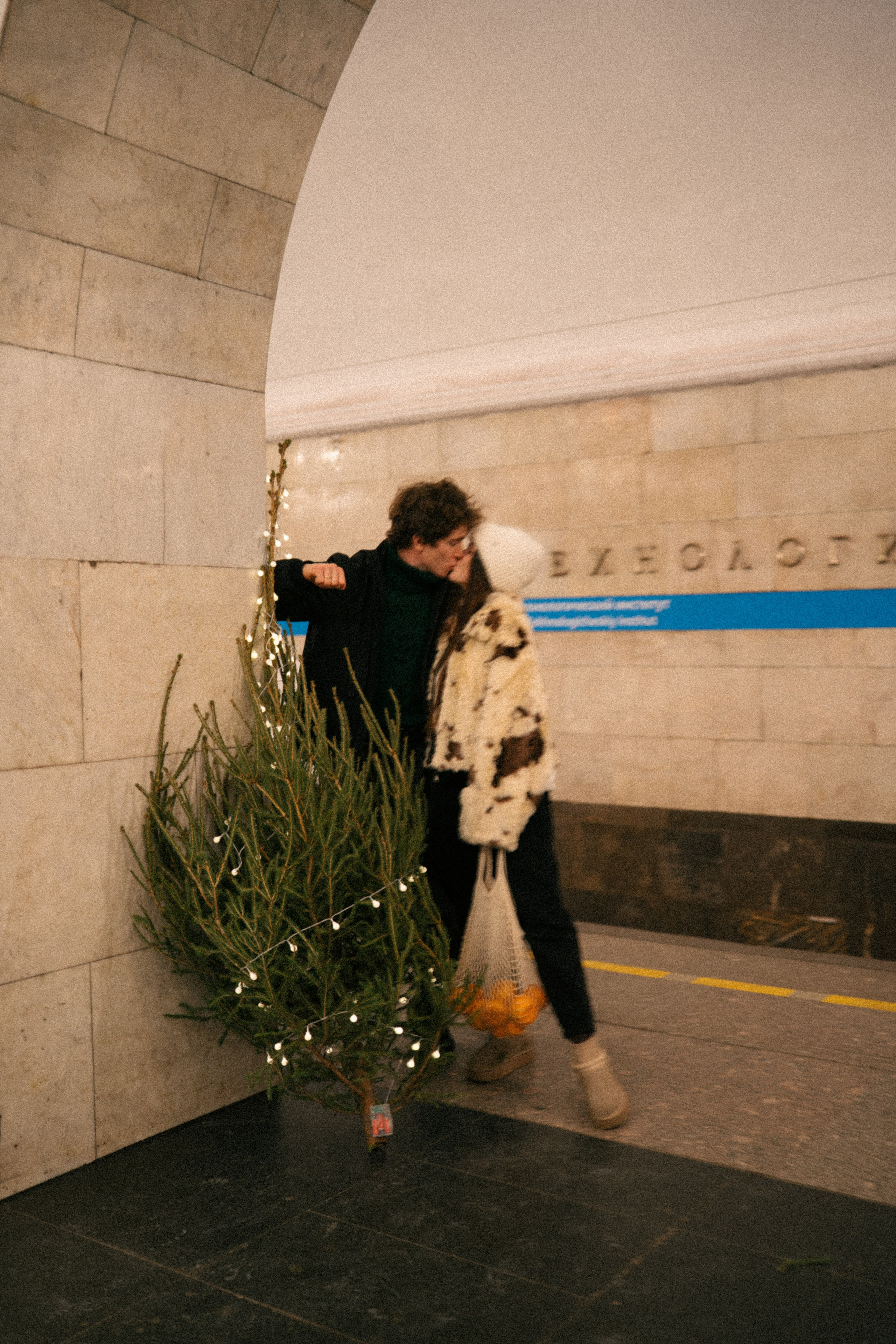 НОВОГОДНЯЯ ПРОГУЛКА ПАРЫ ПО ЧЕРНЫШЕВСКОЙ ПЕРЕД НОВЫМ ГОДОМ. Профессиональный фотограф, Санкт-Петербург — Виктория Богомолова