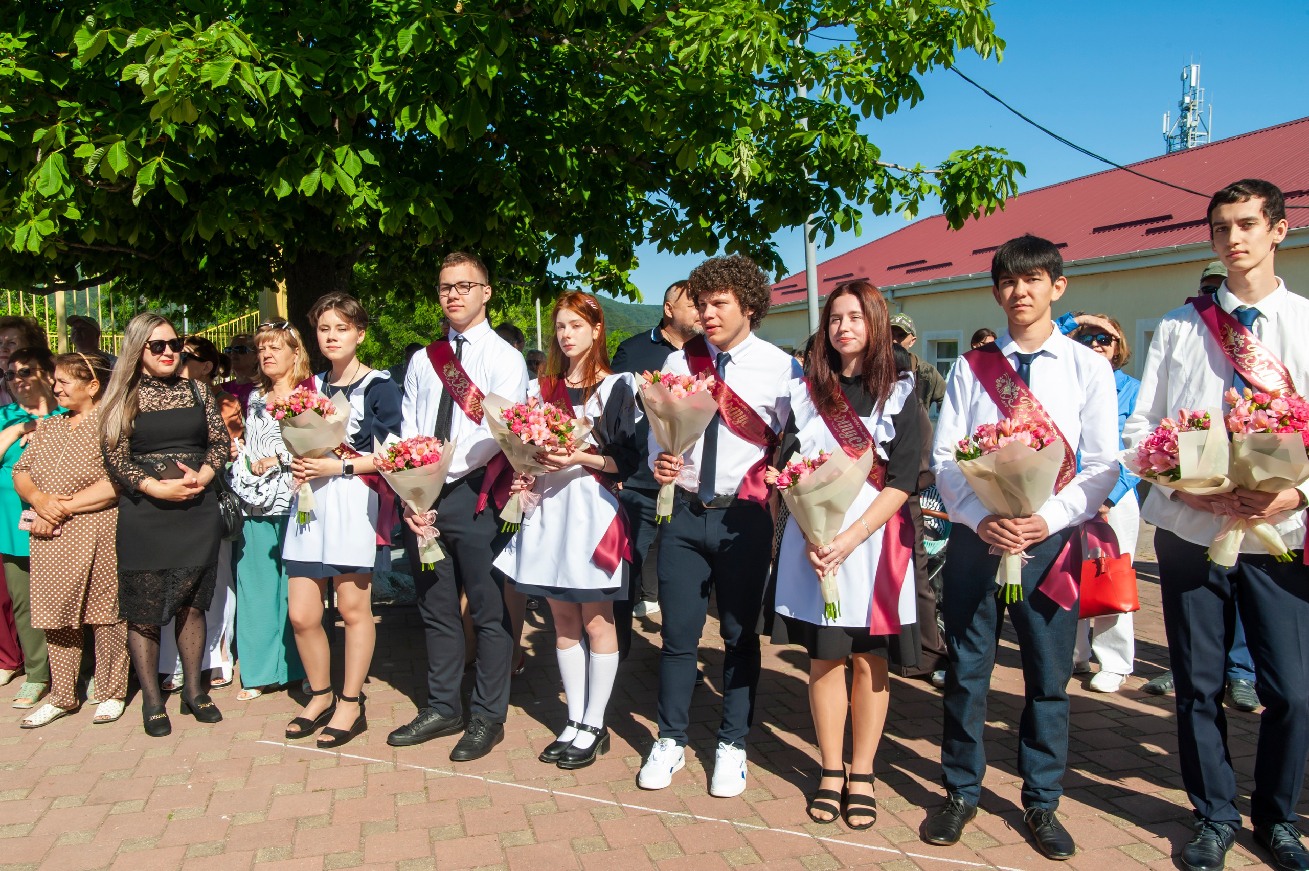 Последний Звонок МАОУ СОШ № 17 им. Эдуарда Есаяна — Архипо-Осиповка. Свадебный и семейный фотограф Денис Лукьянов в Краснодаре, Краснодарском крае и Республике Крым