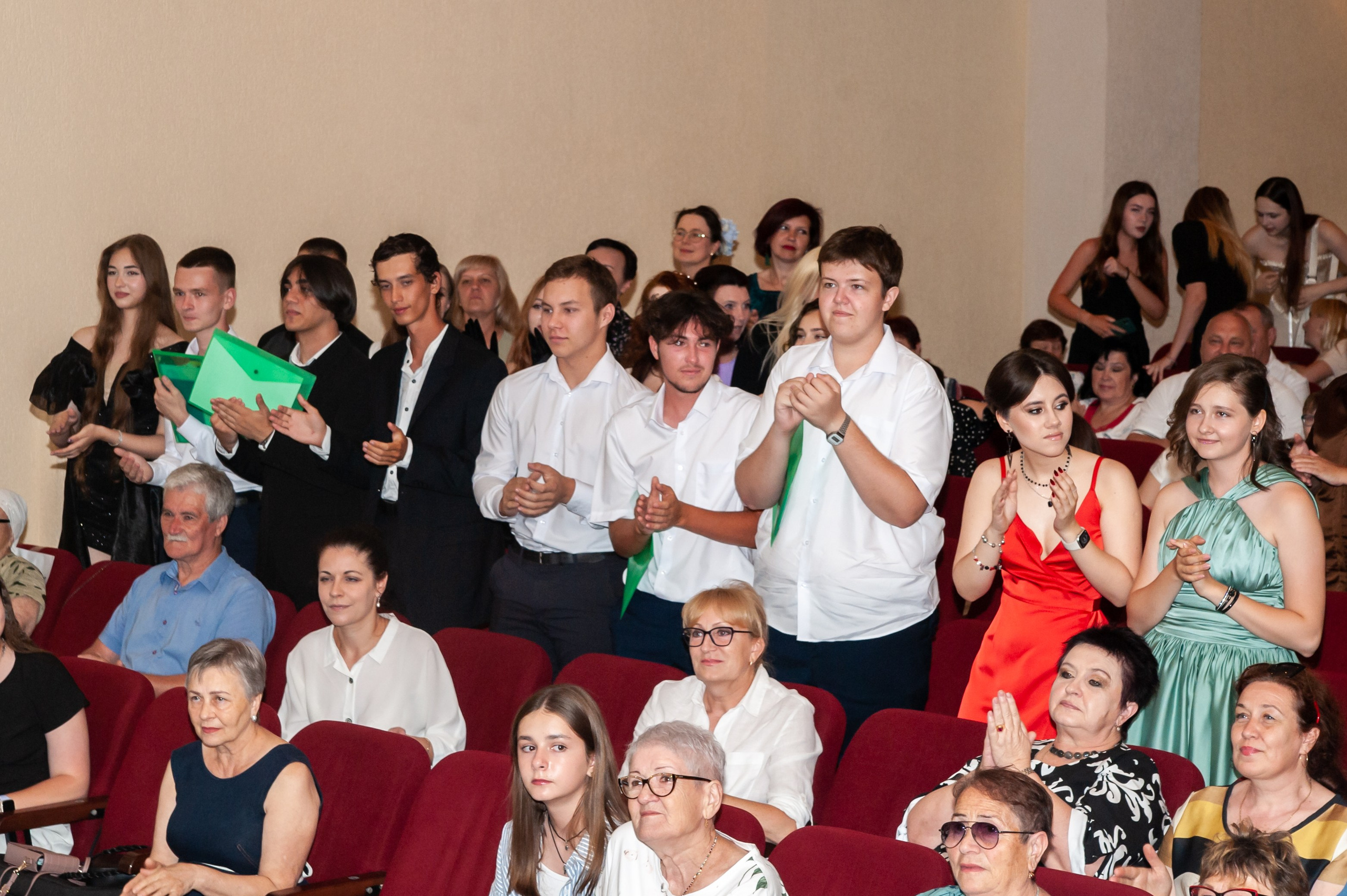 Выпускной МАОУ СОШ № 17 им. Эдуарда Есаяна. Свадебный и семейный фотограф Денис Лукьянов в Краснодаре, Краснодарском крае и Республике Крым