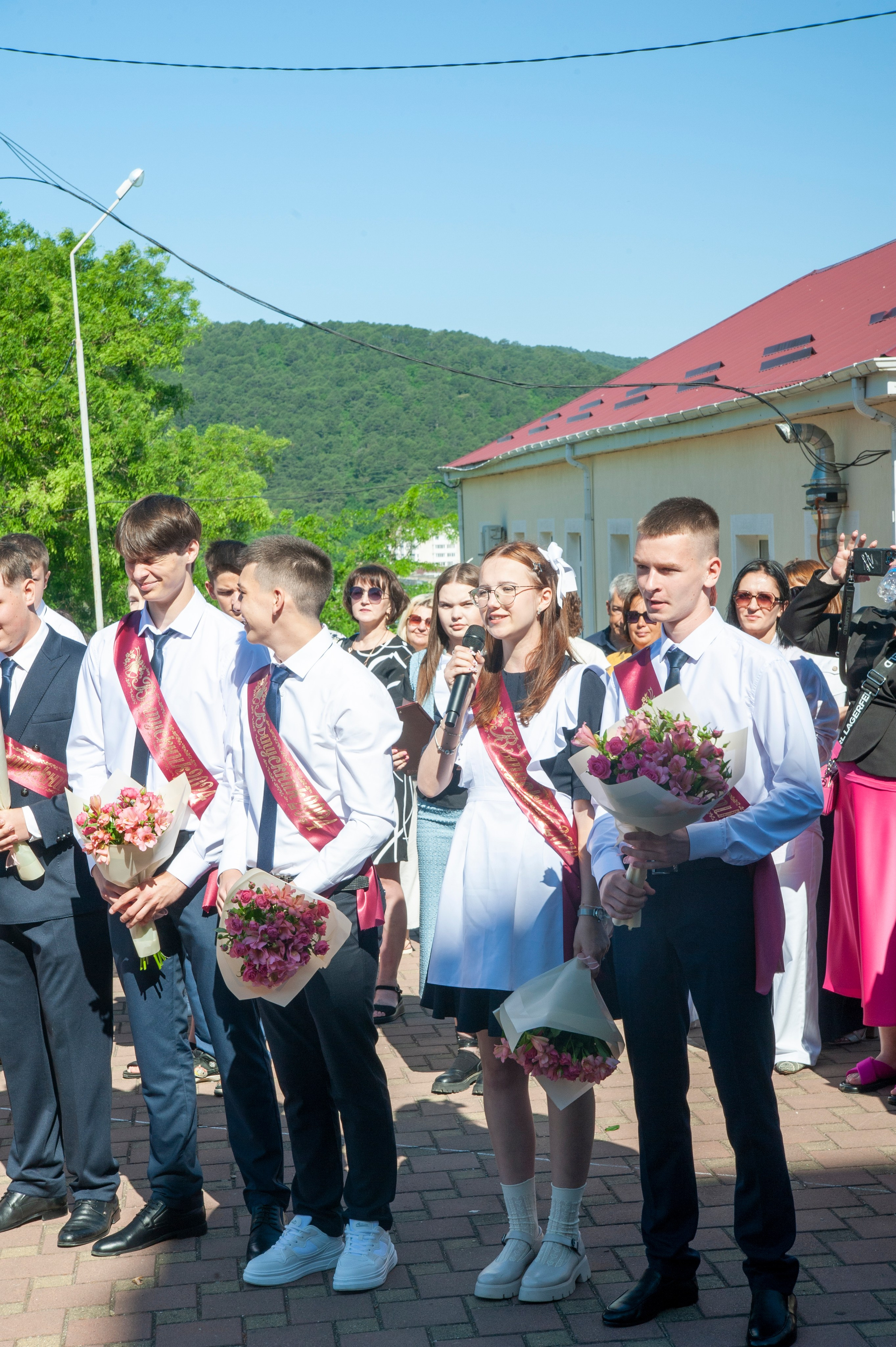 Последний Звонок МАОУ СОШ № 17 им. Эдуарда Есаяна — Архипо-Осиповка. Свадебный и семейный фотограф Денис Лукьянов в Краснодаре, Краснодарском крае и Республике Крым