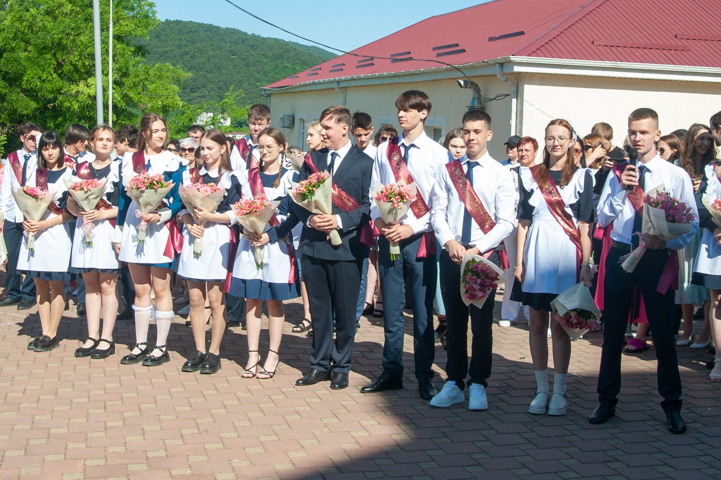 Последний Звонок МАОУ СОШ № 17 им. Эдуарда Есаяна — Архипо-Осиповка. Свадебный и семейный фотограф Денис Лукьянов в Краснодаре, Краснодарском крае и Республике Крым