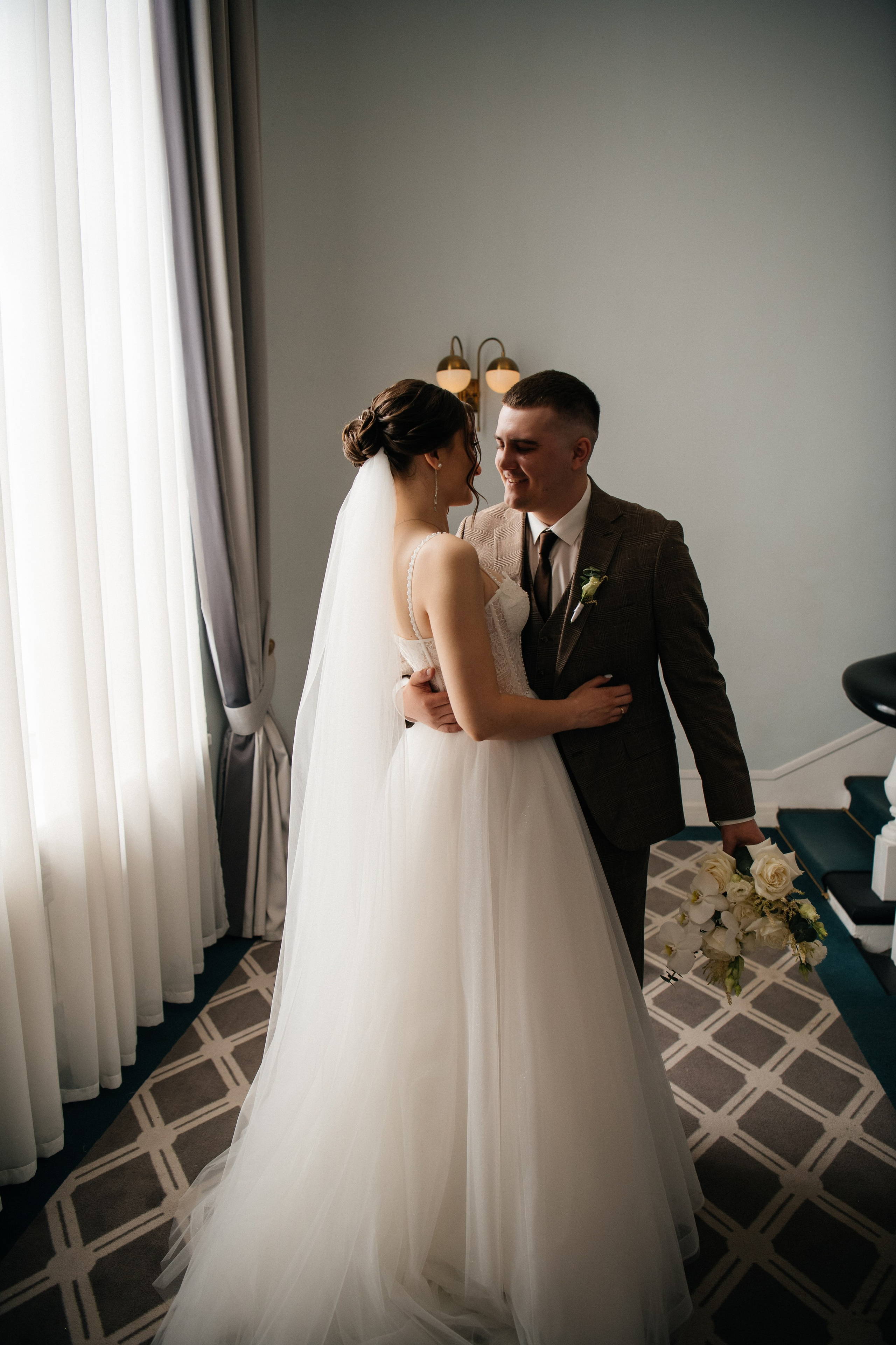 alt="Свадебная фотосессия в Барнауле. Свадебный фотограф Анна Глухова"