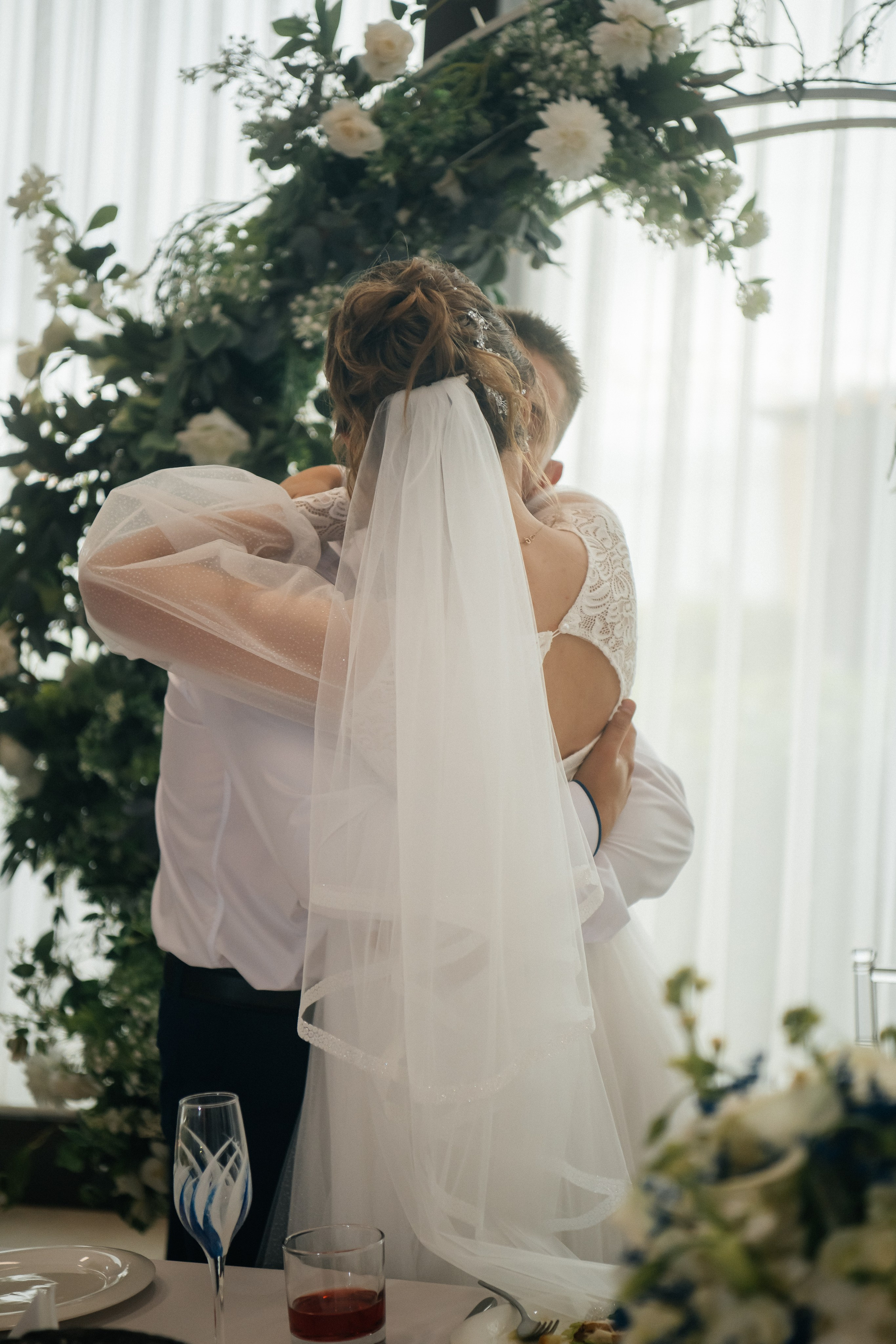 alt="Свадебная фотосессия в Барнауле. Свадебный фотограф Анна Глухова"