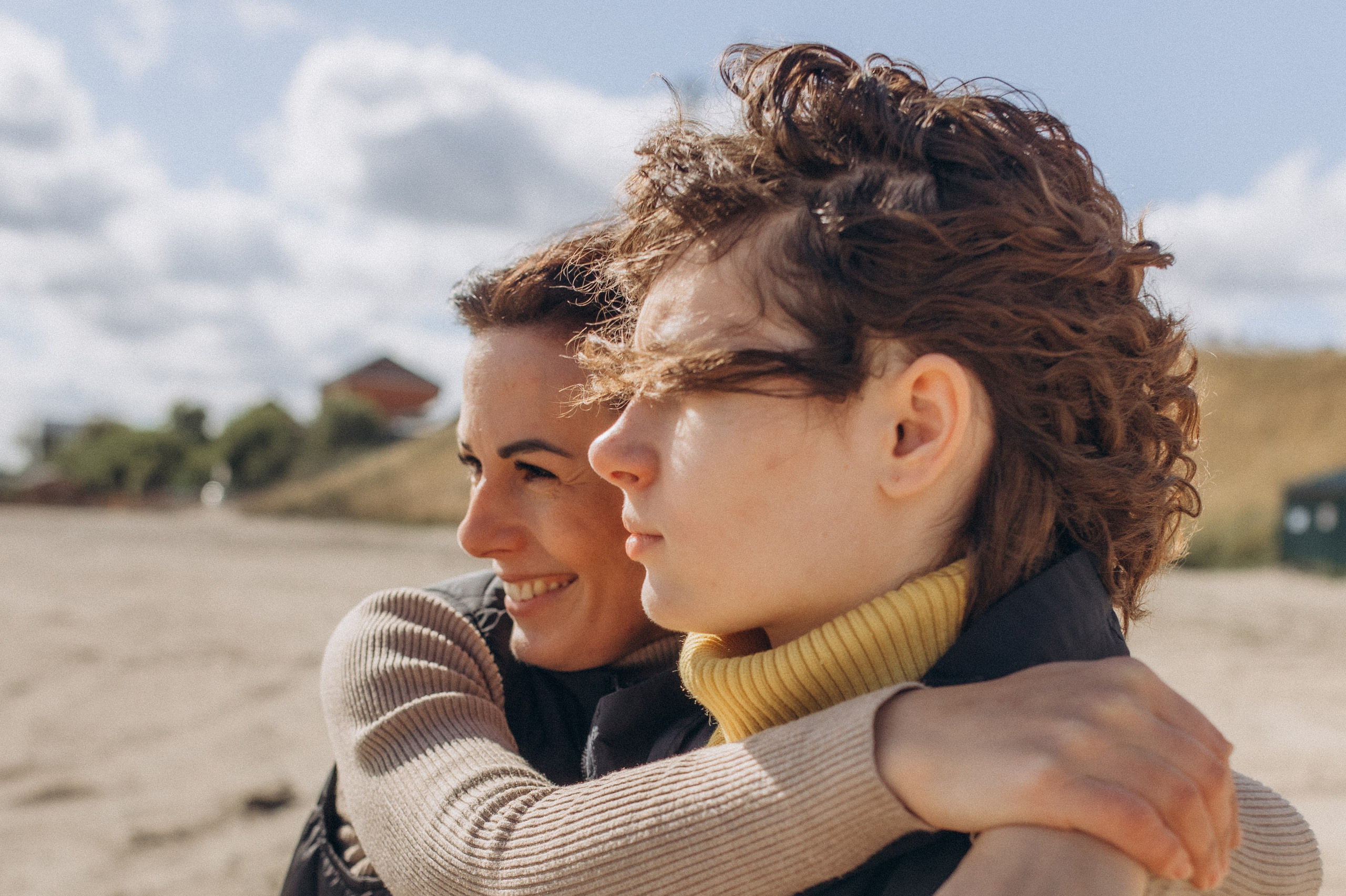 Аня с Ясей и Соней на Обском, осень. Семейный фотограф lifestyle в Новосибирске Елена Шпилевая