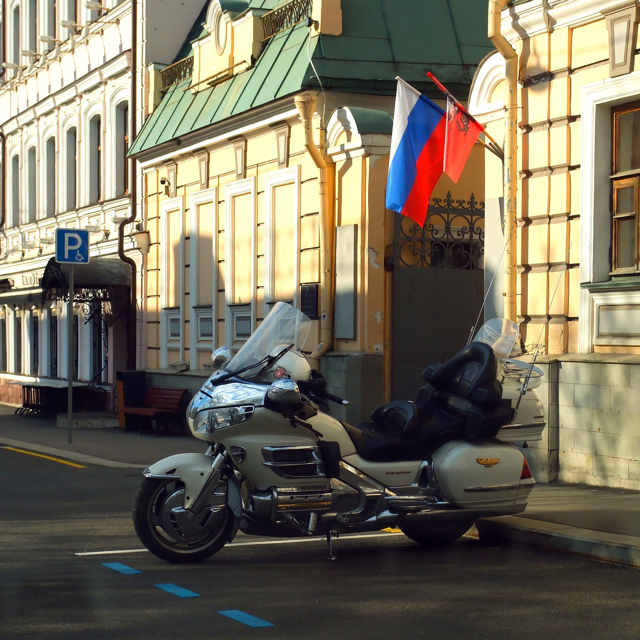 Улица, люди, жизнь…