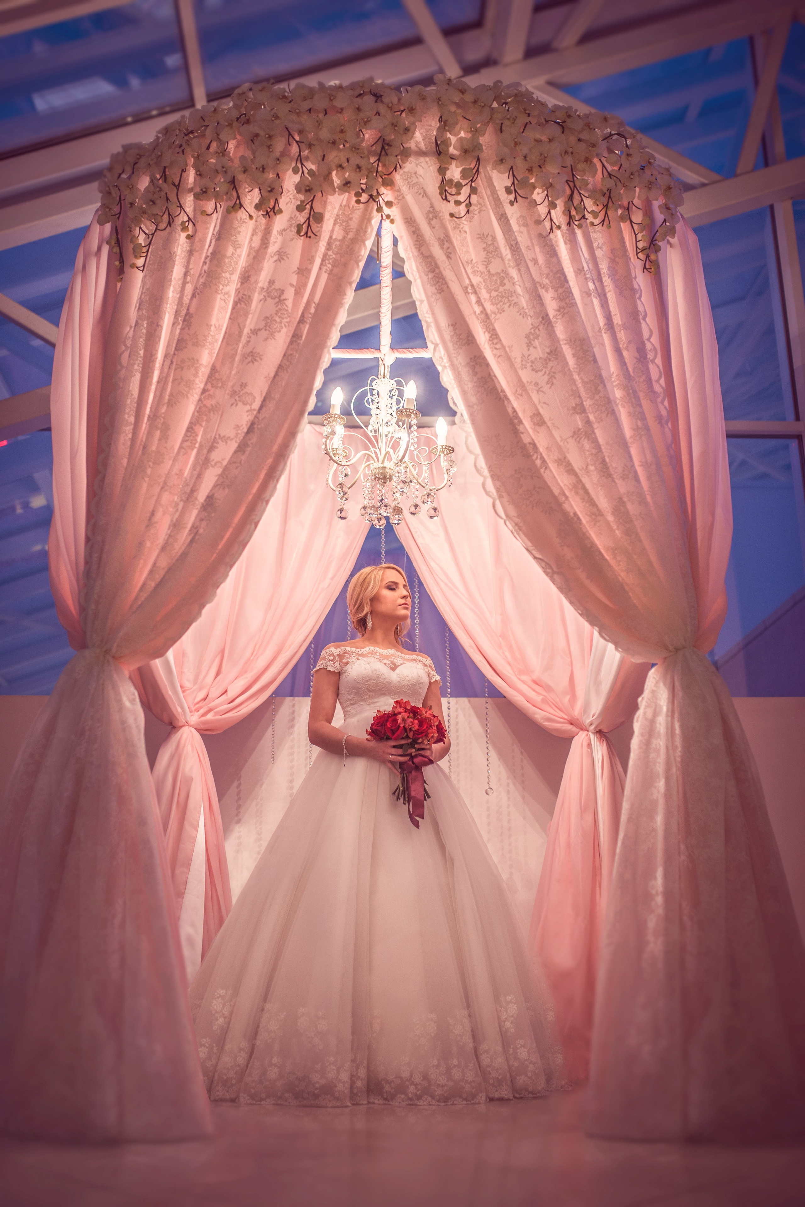 Свадебная Фотосессия в г. казани | Фотограф на Свадьбу в г. Казани Фотограф Садег Азарми тел. +79172288430 ✔ Сборы невесты и жениха✔ Утро невесты (детали, эмоции, подготовка)✔ Репортажная съёмка ЗАГСа и выездной регистрации✔ Свадебная прогулка✔ Фотосъёмка банкета и вечеринки✔ Креативные и тематические свадьбы✔ Свадьба на природе (лайфстайл)✔ Девичники и мальчишники