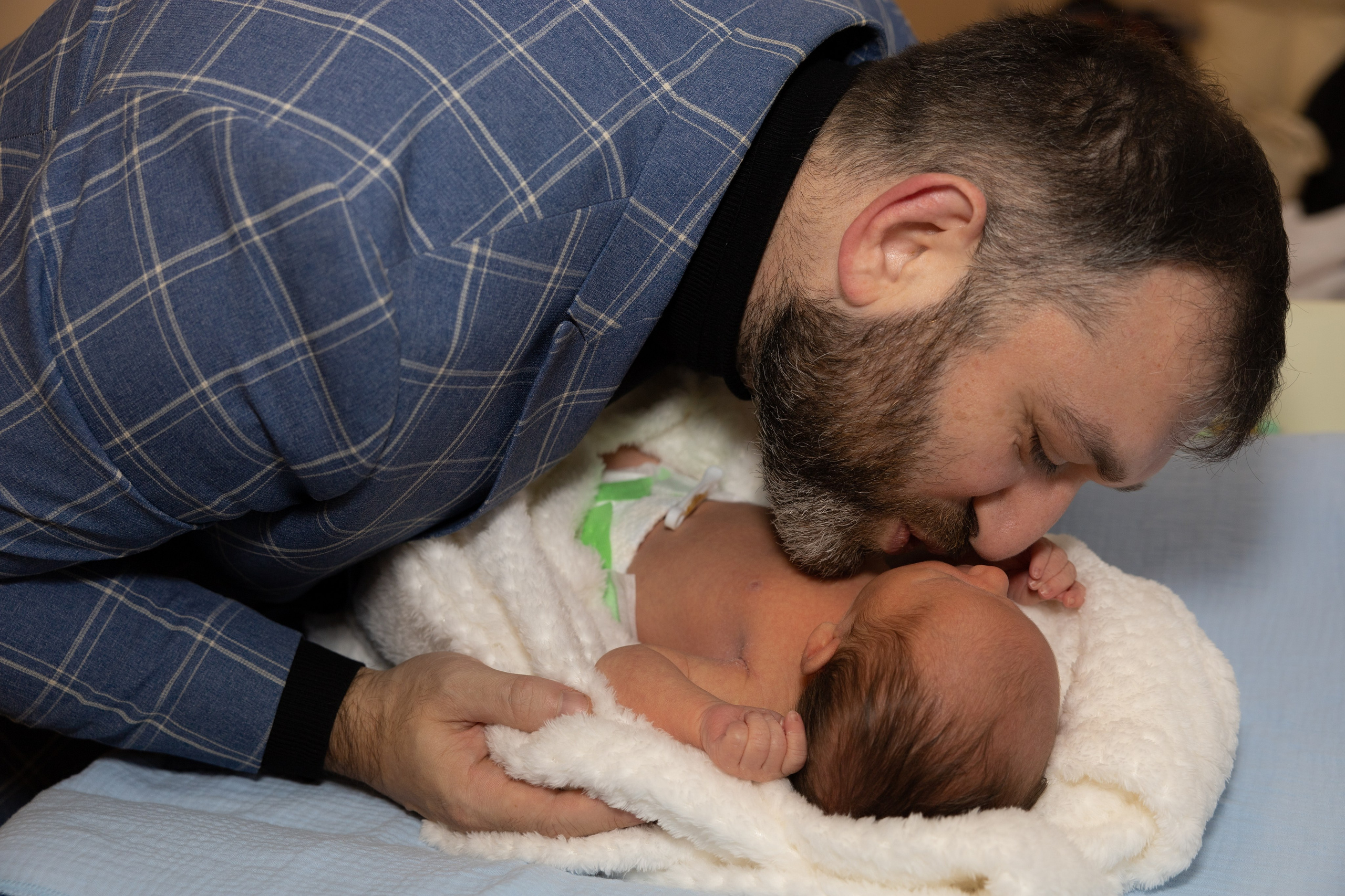 Фото выписки — заказать фотографа на выписку из роддома в Москве. Фотографы на роды в Москве. Фото и видео родов. Фотопроект «Продолжение рода»