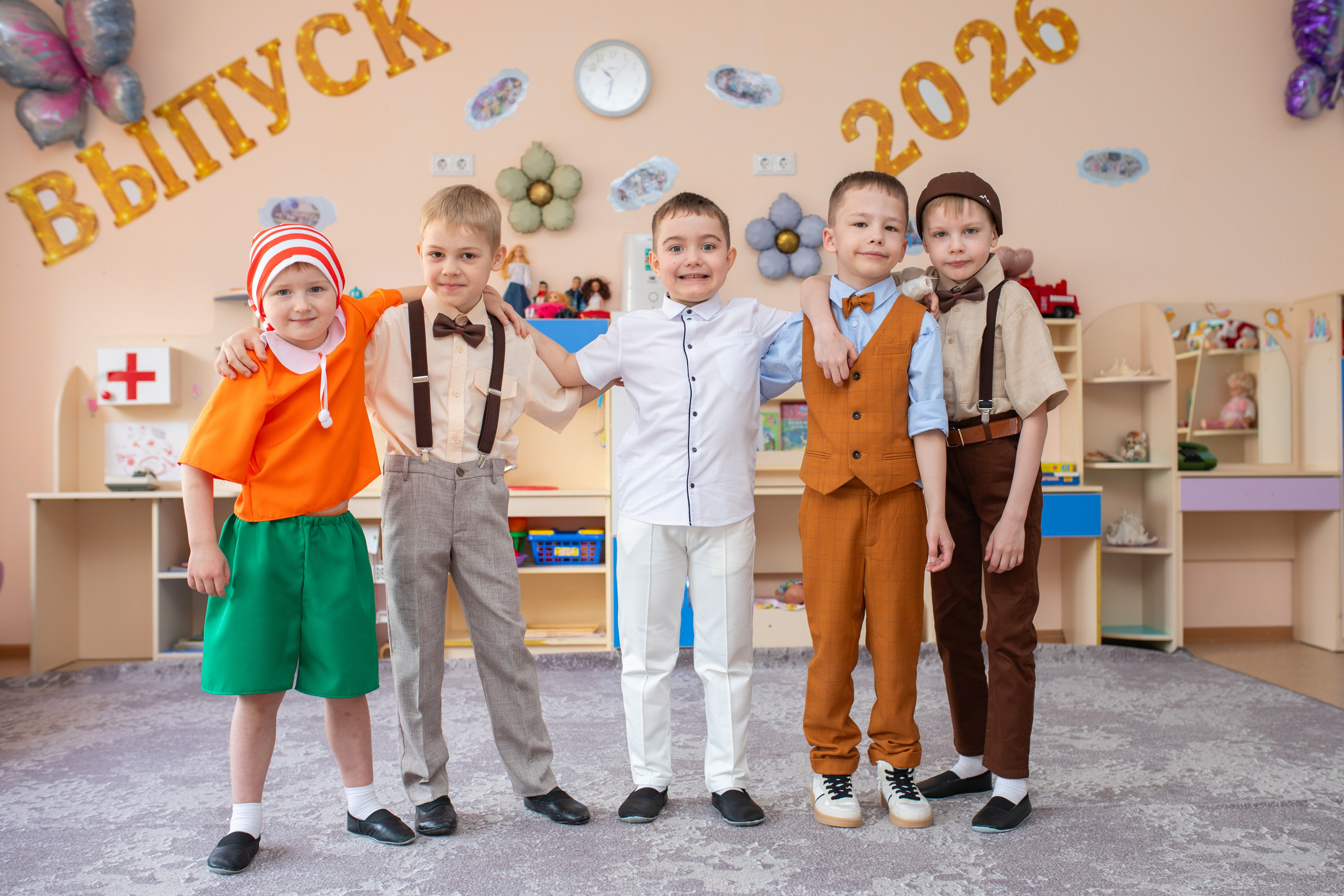 Выпускной в стиле «Золотой ключик». Моя задача на этом празднике быть личным фотографом одной семьи. Фотограф в Новосибирске Ася Зверева