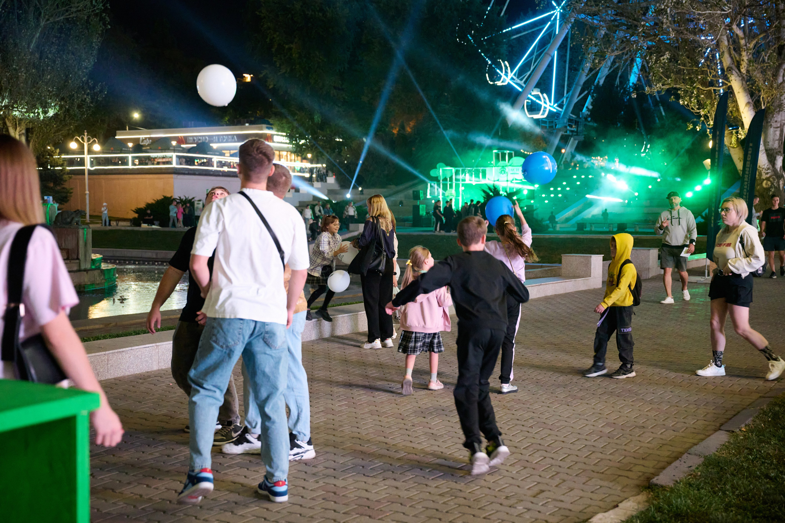 СБЕР базар на Театральной площади. Студия событий ДЕЙЗИ. Организация мероприятий. Свадебное агентство в Ростове-на-Дону. Свадебный организатор. Организация свадьбы под ключ