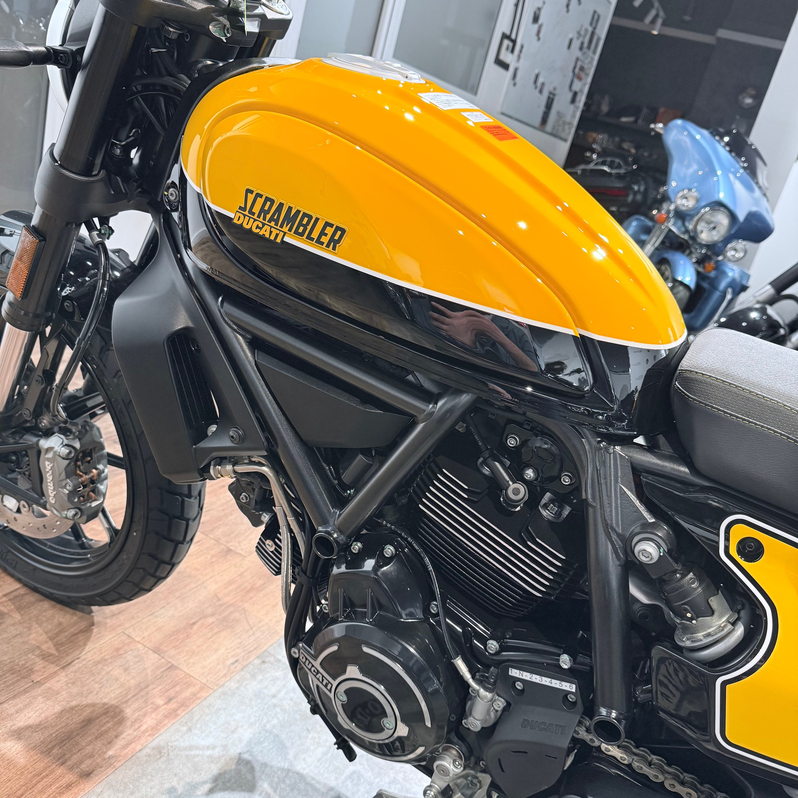 NЕW 2020 DUСАTI Scrambler Shining Blасk Yеllow. Hello Davidson, Москва. Только хорошие мотоциклы…