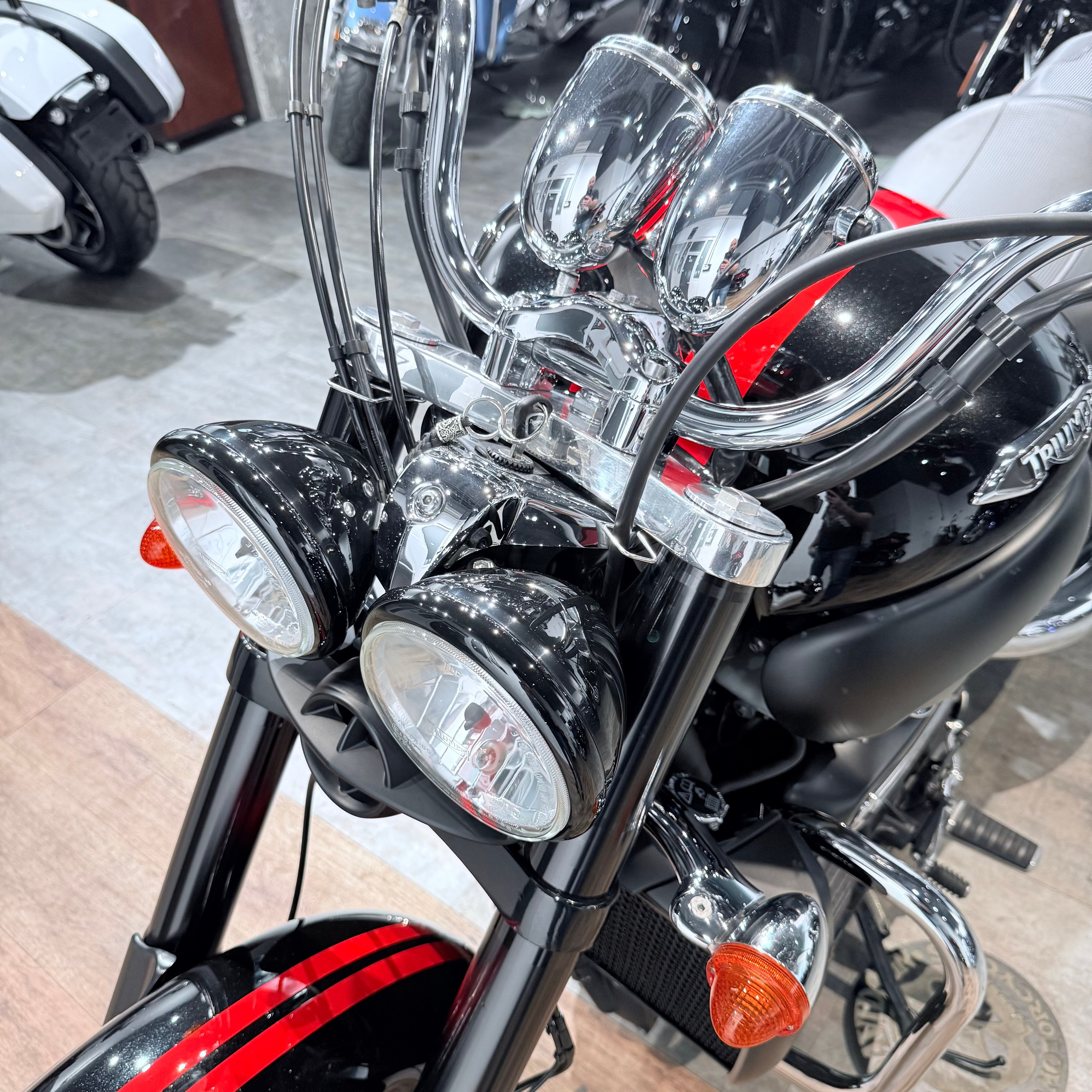 Купить Triumph 2017 Rocket III Roadster — подробнее на сайте. Hello Davidson, Москва. Только хорошие мотоциклы…