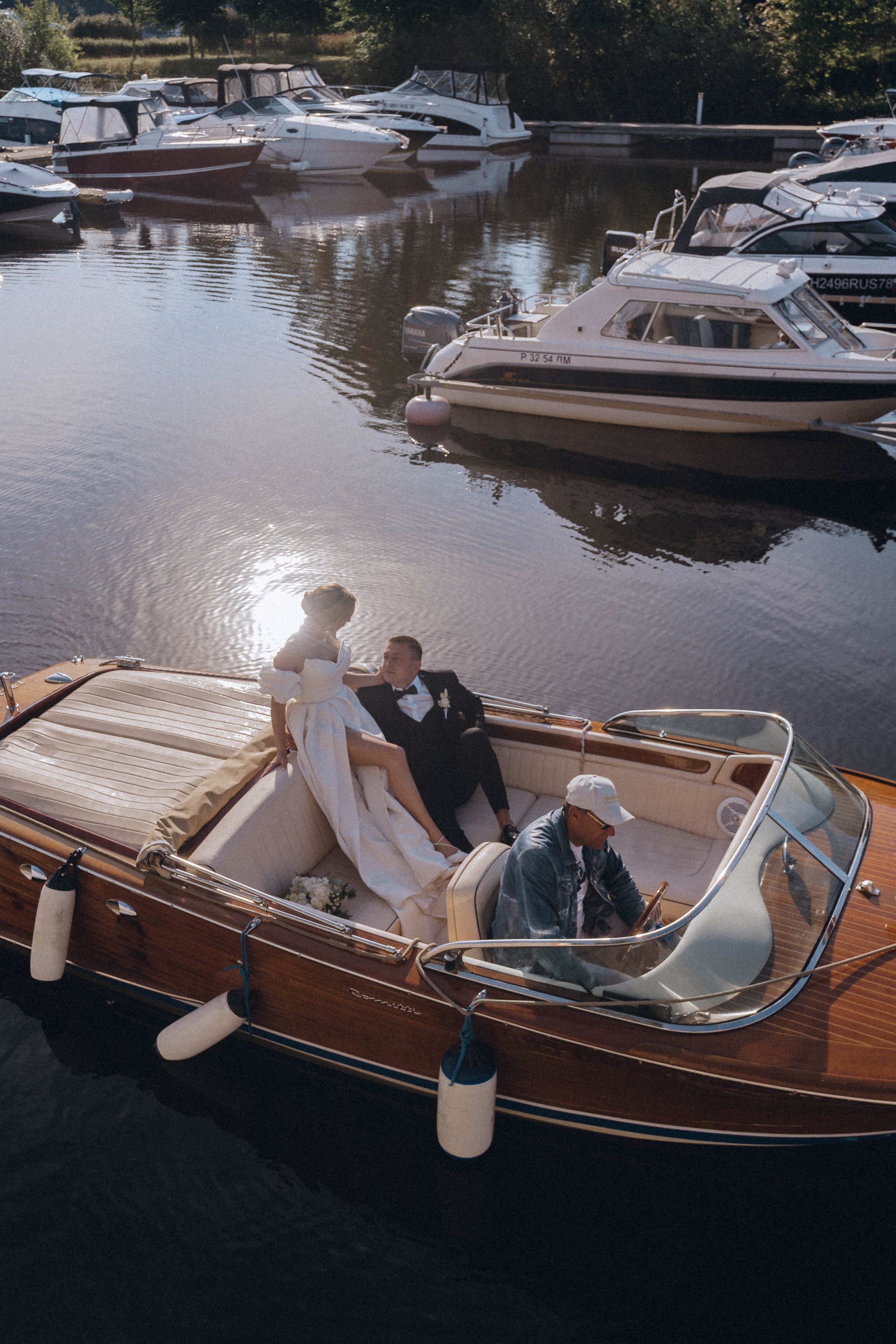 СВАДЕНБНАЯ СЬЕМКА НА КАТЕРЕ ПО КАНАЛАМ САНКТ-ПЕТЕРБУРГА И В АКВАТОРИИ НЕВЫ. Профессиональный фотограф, Санкт-Петербург — Виктория Богомолова