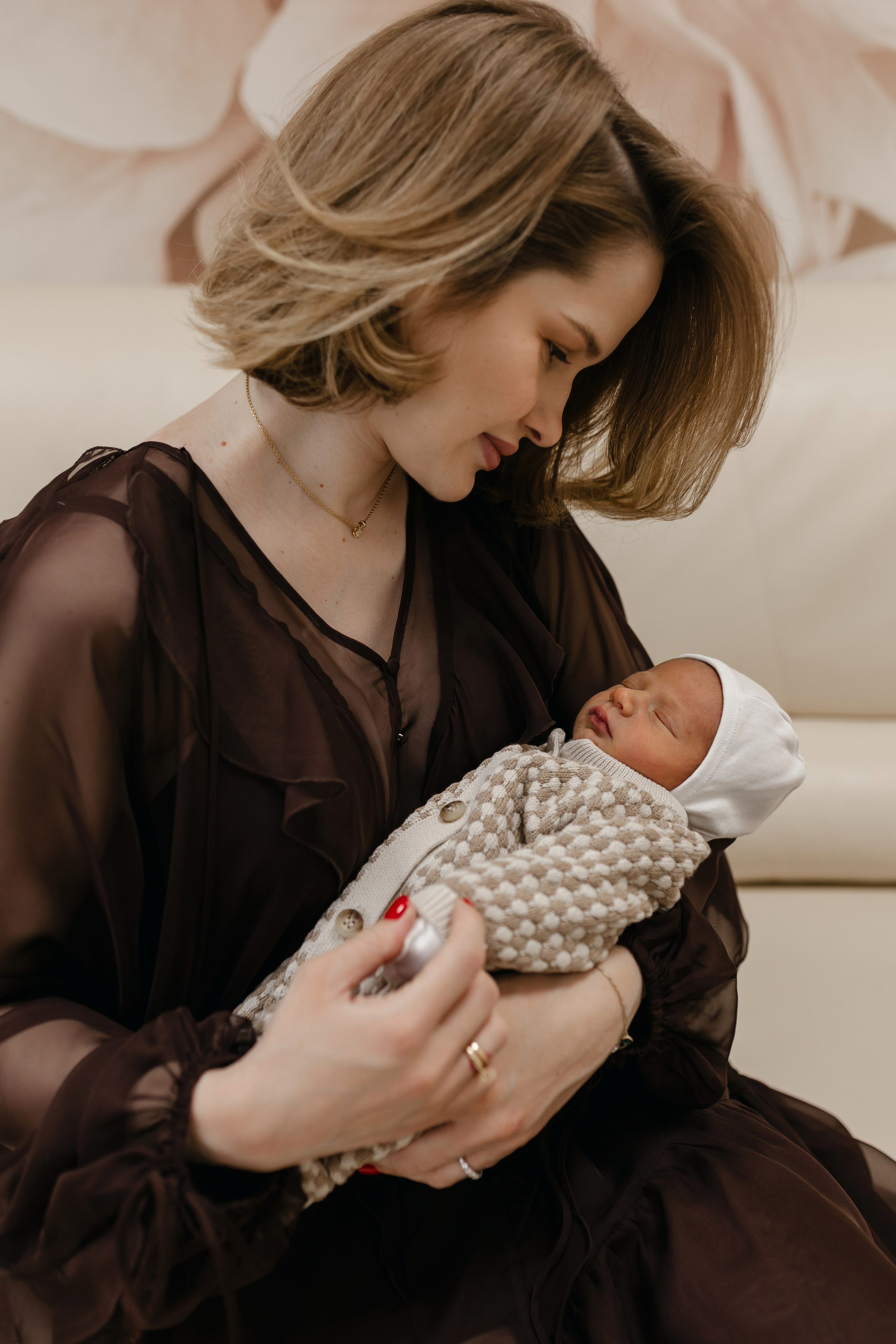 Фотограф на выписку из роддома в Краснодаре, выписка из Екатерининского роддома, фотограф Яна Морева. Семейный фотограф в Краснодаре Яна Морева